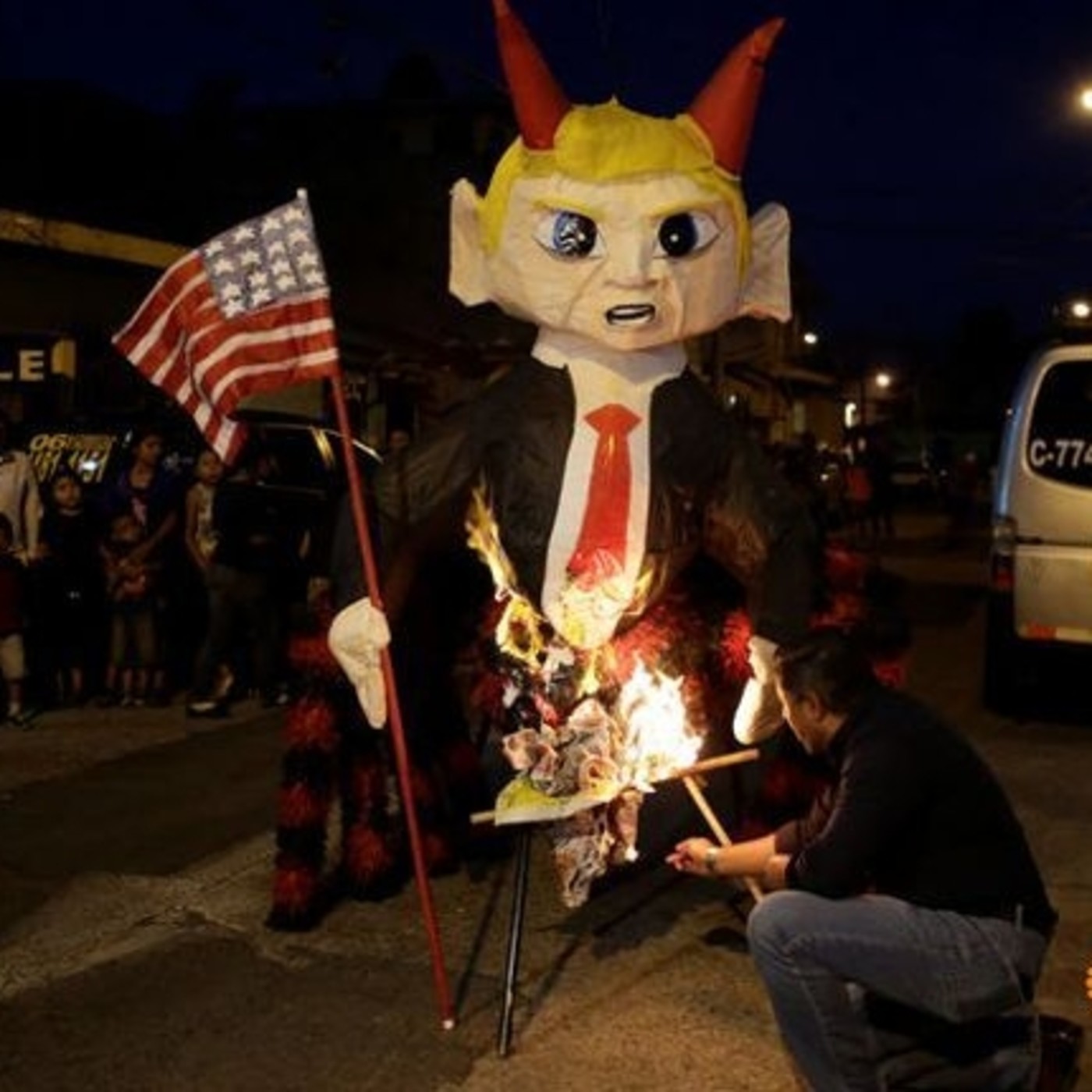 Guatemaltecos Queman Al Diablo Con Figuras De Donald Trump En Wilfredo Salamanca En Mp3 09 12 A Las 23 49 45 04 08 14811274 Ivoox