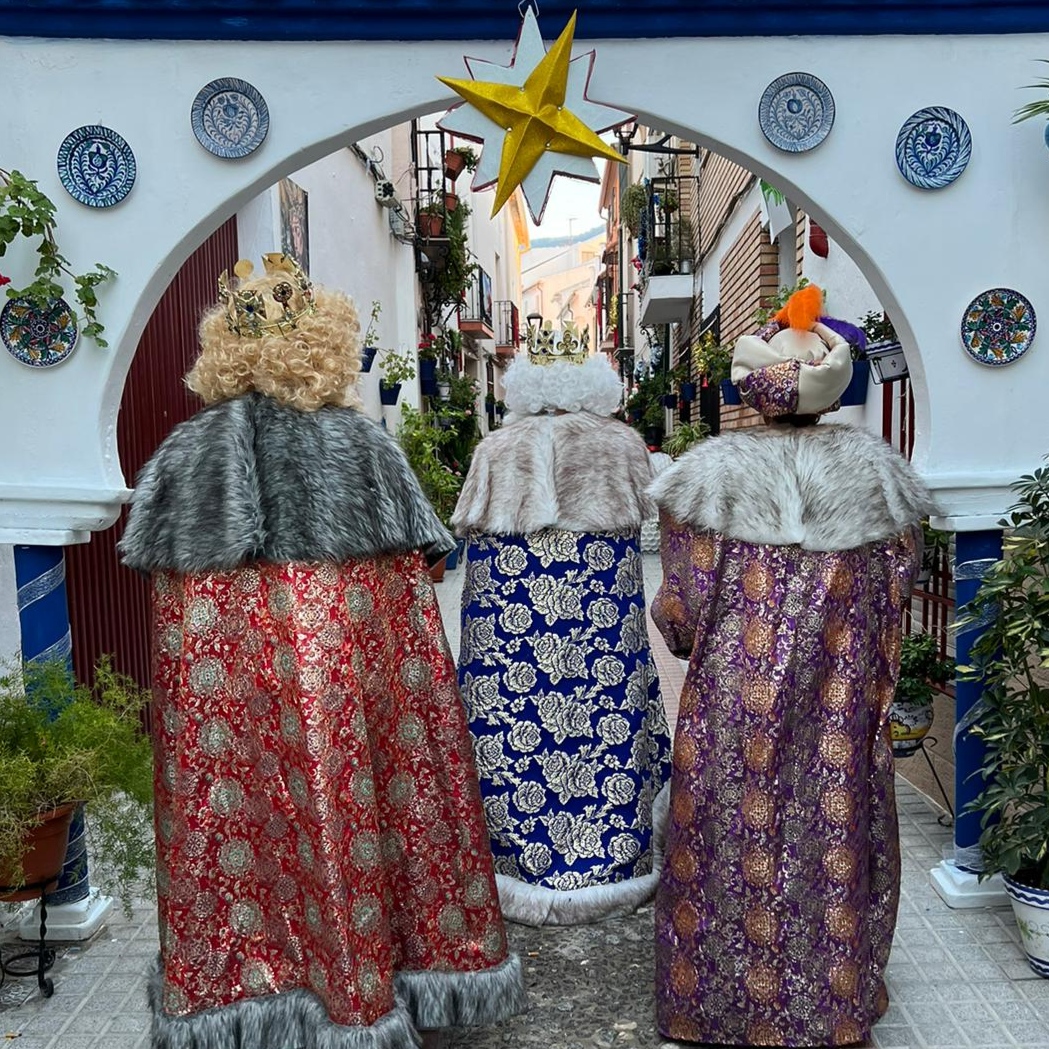 Los Reyes Magos Llevaron La Ilusi N A Peque Os Y Mayores Menc A