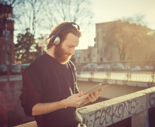 Escucha mientras esperas