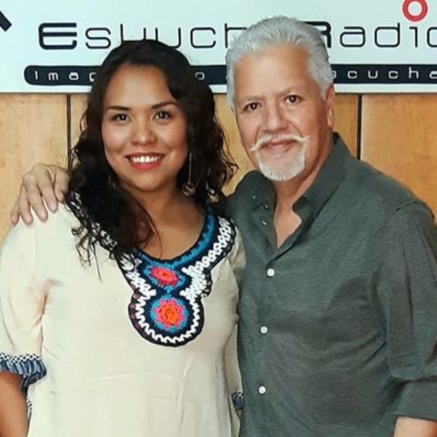 Las Emociones son Conexiones? / BETY PALACIOS Las Emociones son Conexiones? / BETY PALACIOS