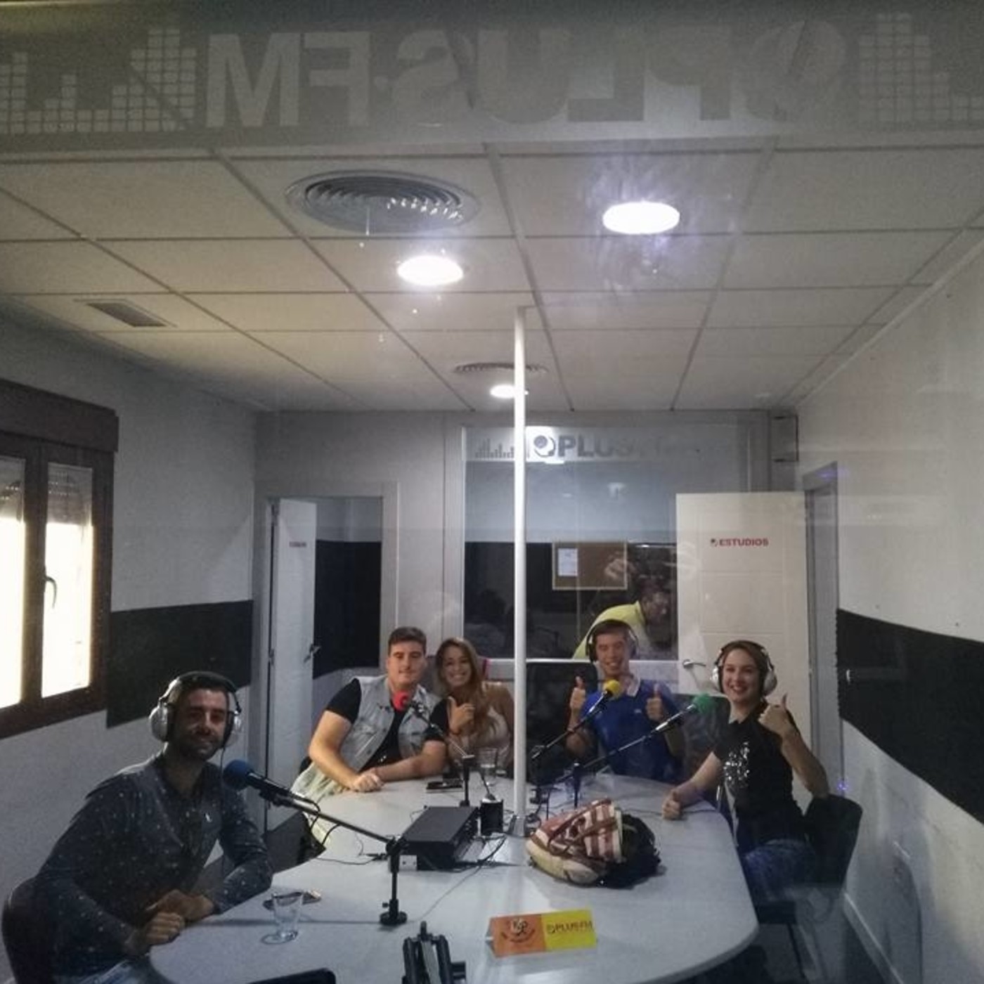 Fórmula Weekend - Entrevista Hoy No Me Puedo Levantar episode artwork