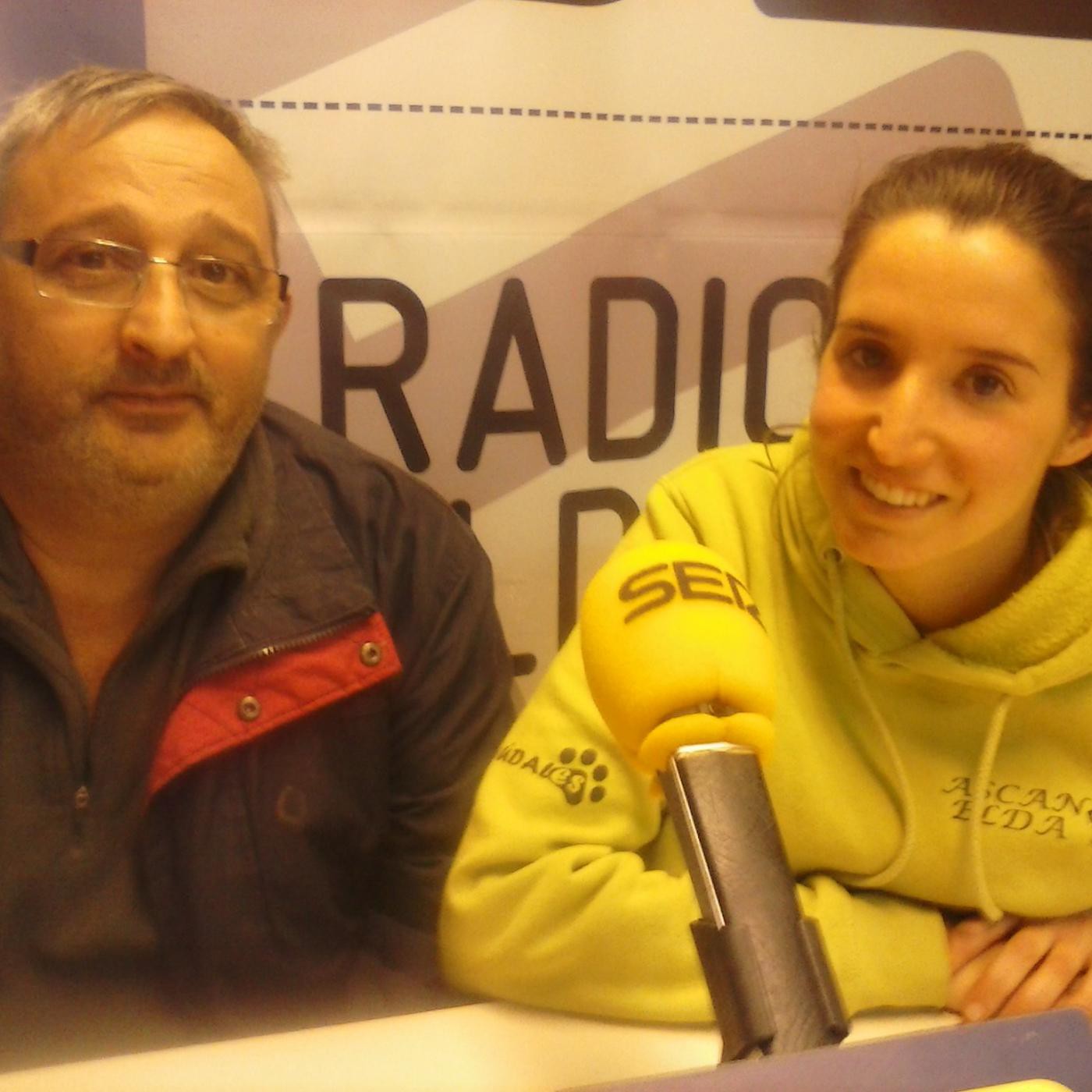 Carla y Moisés, voluntarios de ASCAN. Adopción de perros adultos, beneficios. episode artwork