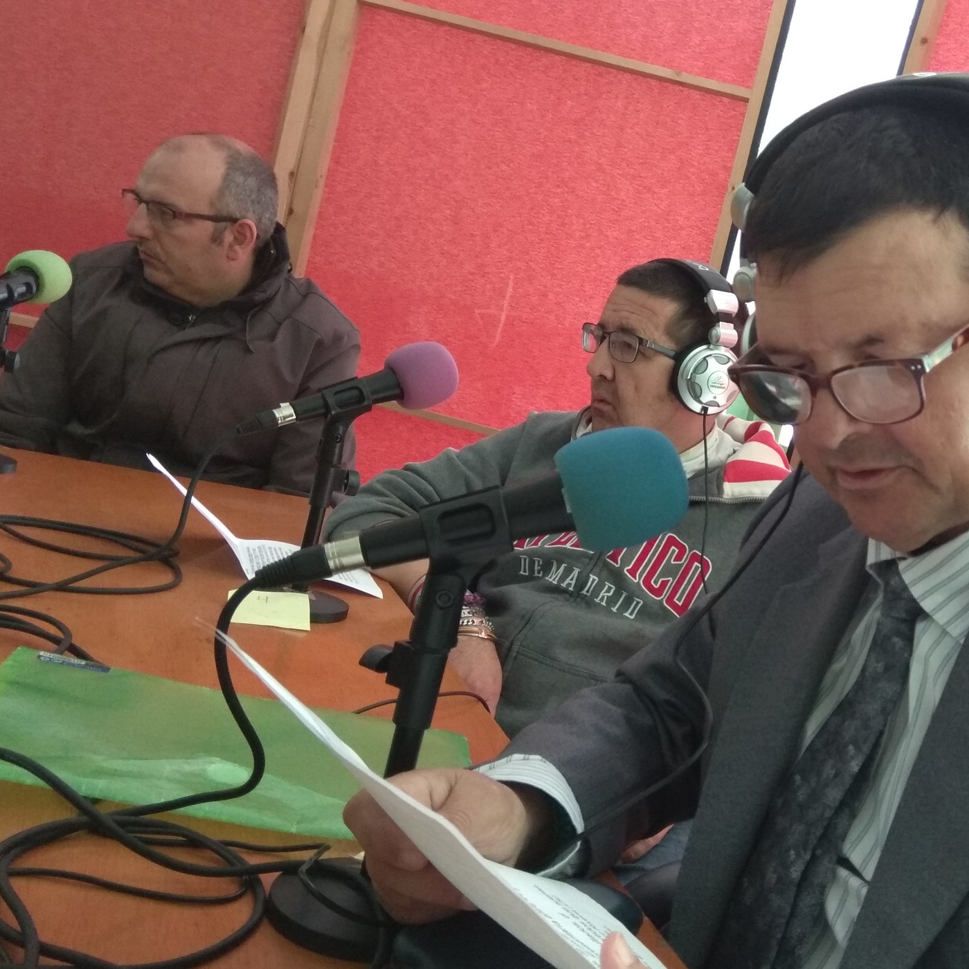 Voces en la radio