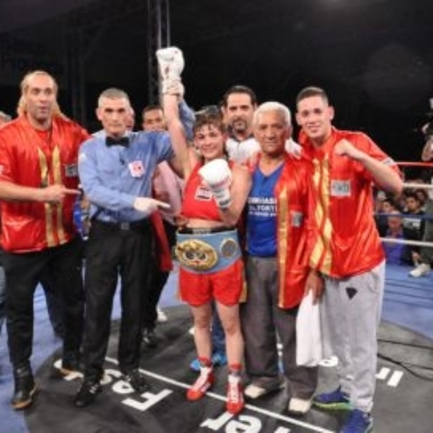 Ring Side en el aire