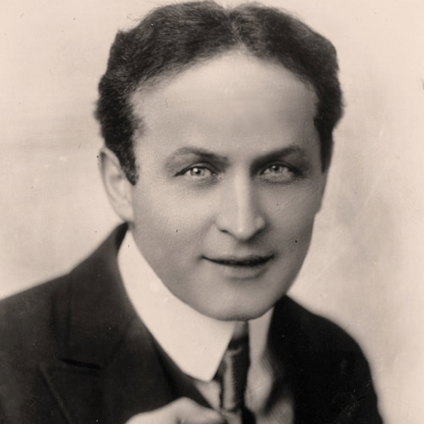 ¿Quién fue Harry Houdini? El mago que siempre escapaba