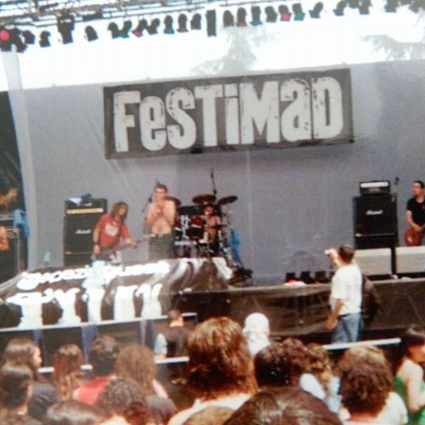 A Tres Bandas