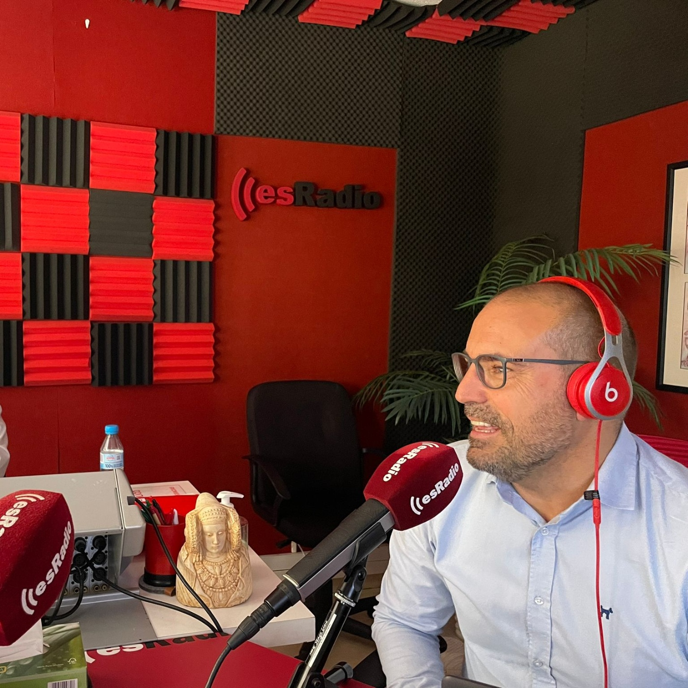 ''Mi objetivo es llevar las palmeras de Elche a través de los materiales reciclados utilizados para calzado''. episode artwork