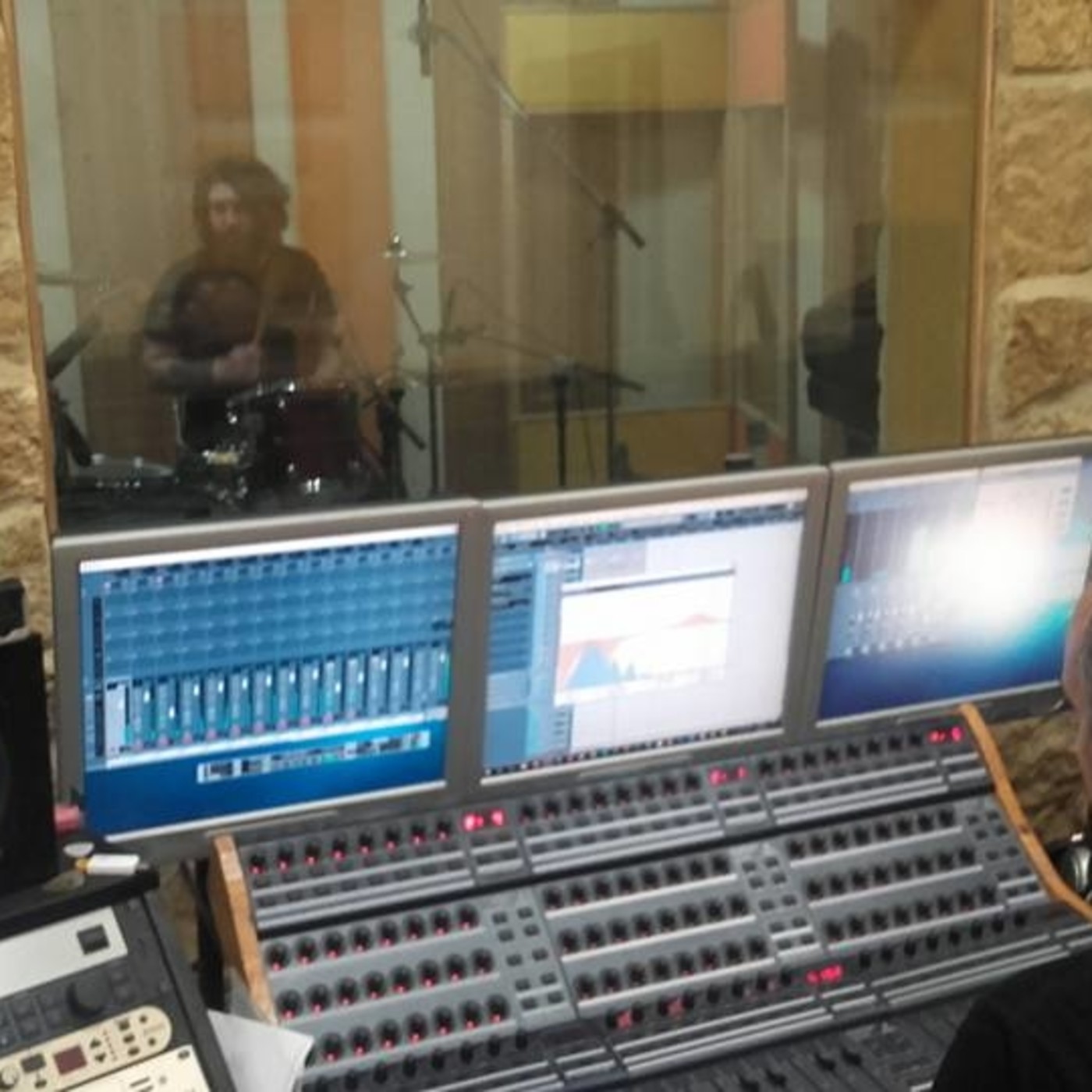 La dimensión de Manu Llacer. -Radio Maku- Programa