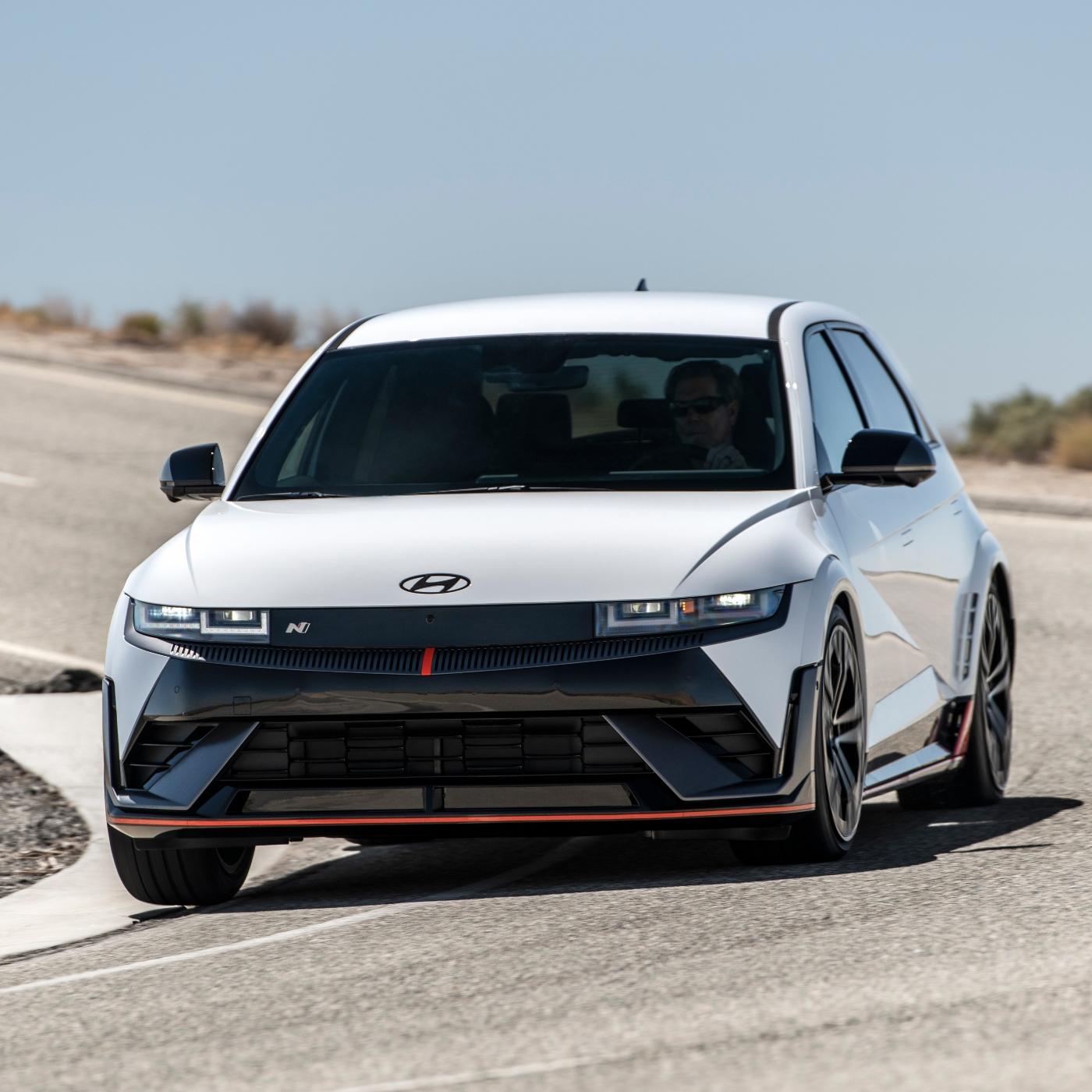 Coche eléctrico de 650 CV. ¡Una estupidez!