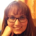 La escritora grancanaria, yazmina herrera, nos presenta su novela juvenil, bruxas, en el batiburrillo.