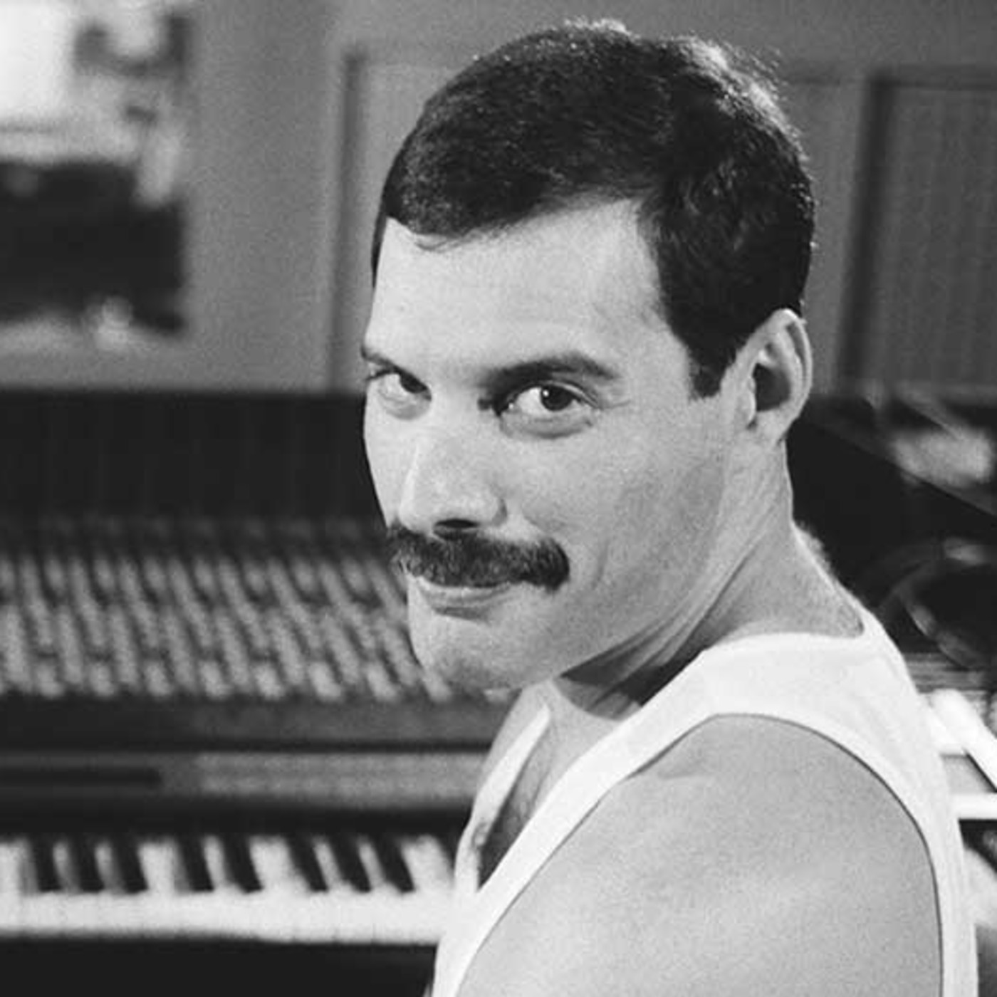 Canciones y material inédito en el nuevo recopilatorio de Freddie Mercury. - Episodio exclusivo para mecenas