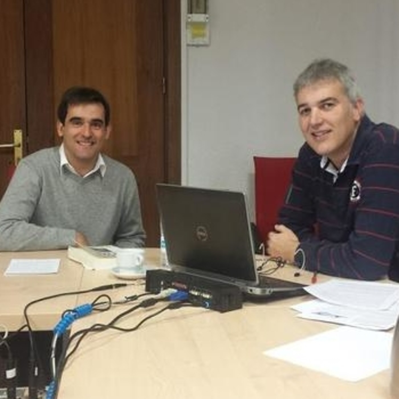 Ep94: Superar la Velocidad de la Luz o Viajar Atrás en el Tiempo: Buscando Grietas en la Relatividad