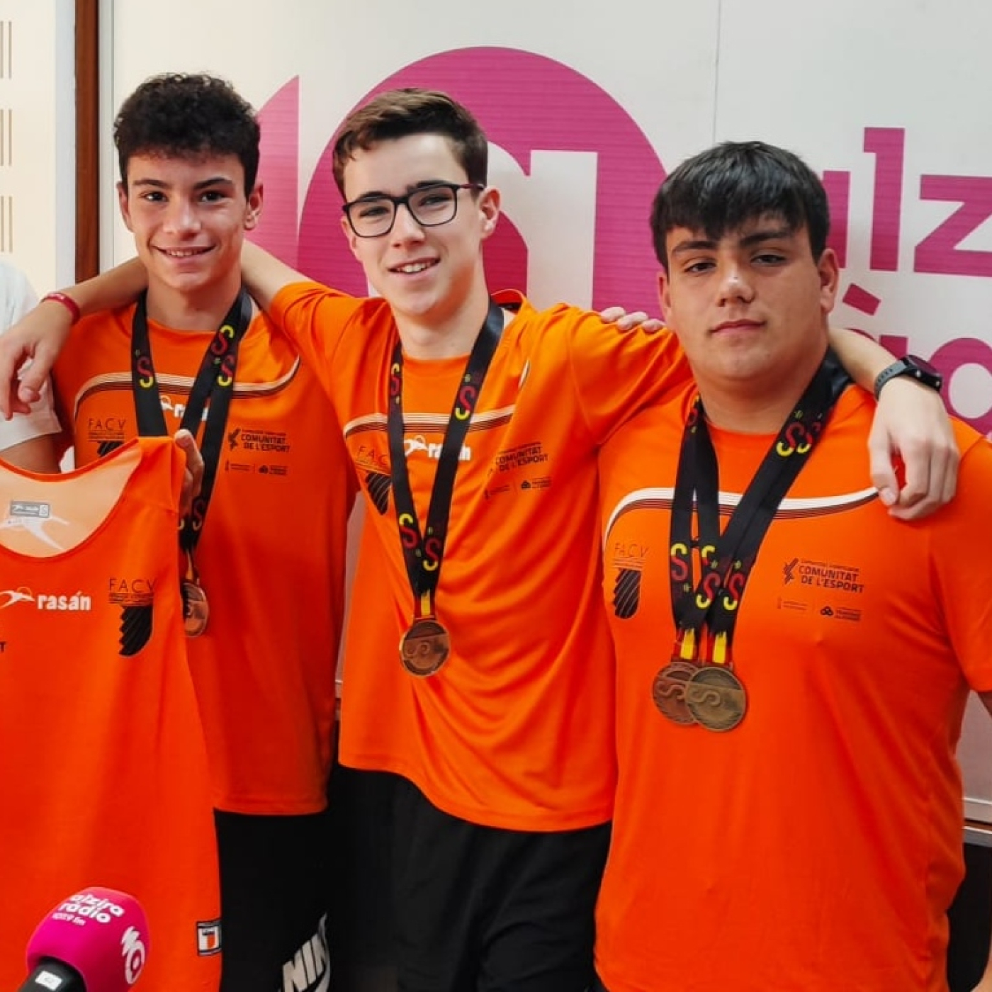 Àrea Esportiva: Alzirenys, campions Espanya seleccions autonòmiques sub16 atletisme i Alzira FS - 18 d'octubre de 2023 episode artwork