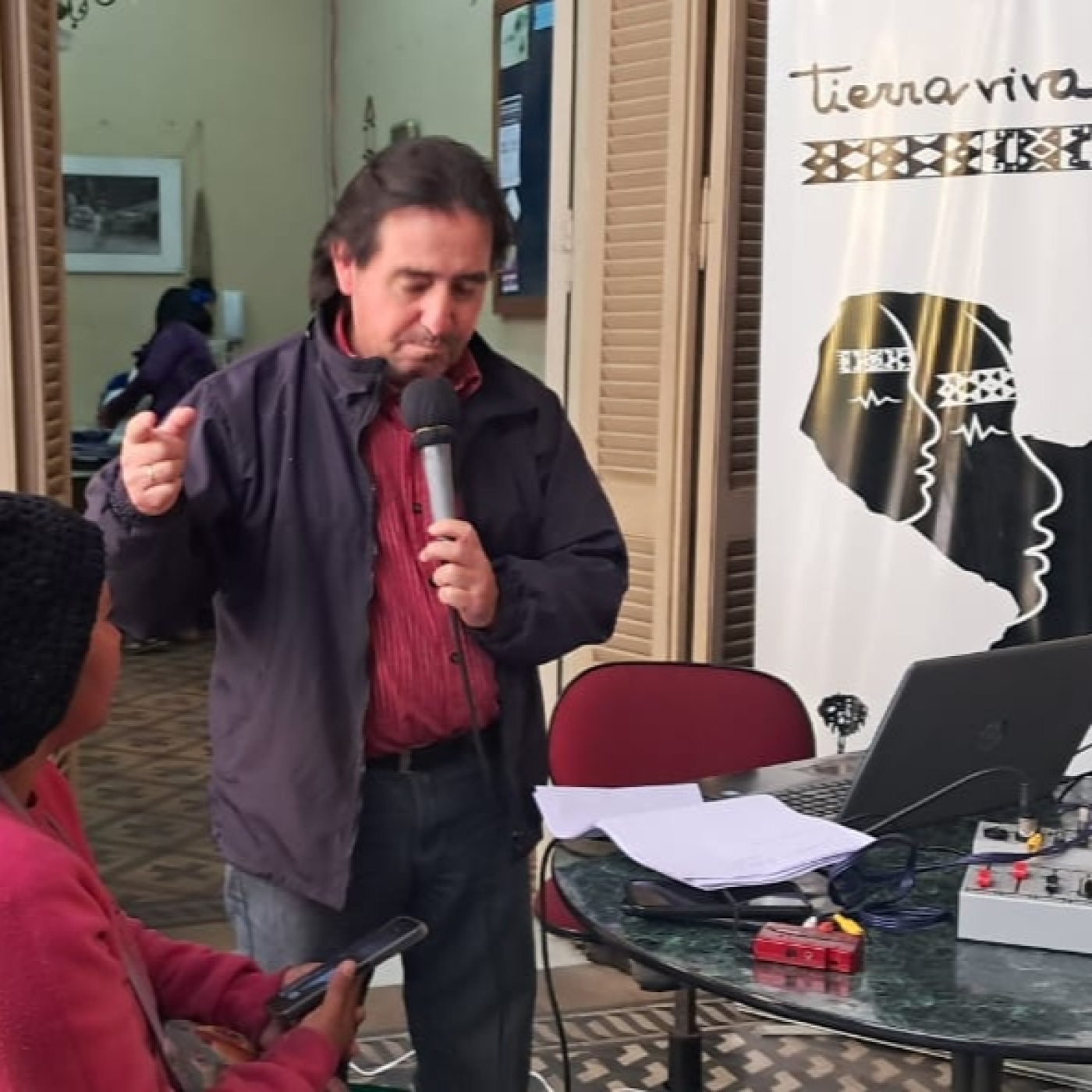 DEVUELVAN NUESTRA TIERRA