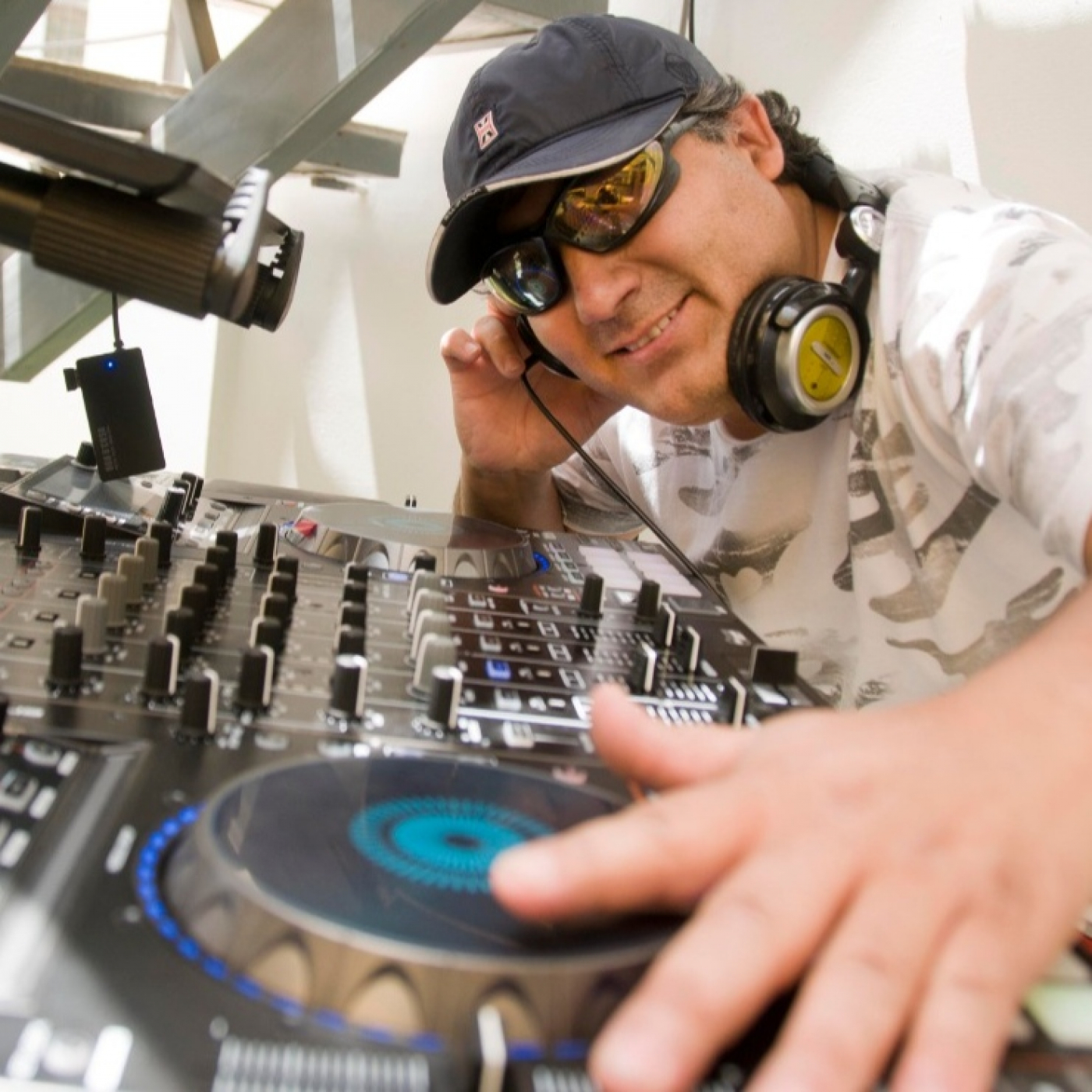 Dj GeLeO