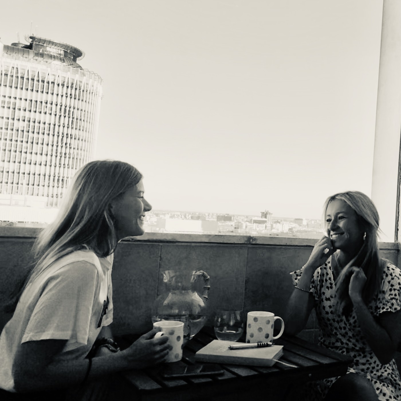 Felicidad son las Relaciones Sociales que tenemos. Cómo crear y mantener relaciones positivas Felicidad son las Relaciones Sociales que tenemos. Cómo crear y mantener relaciones positivas