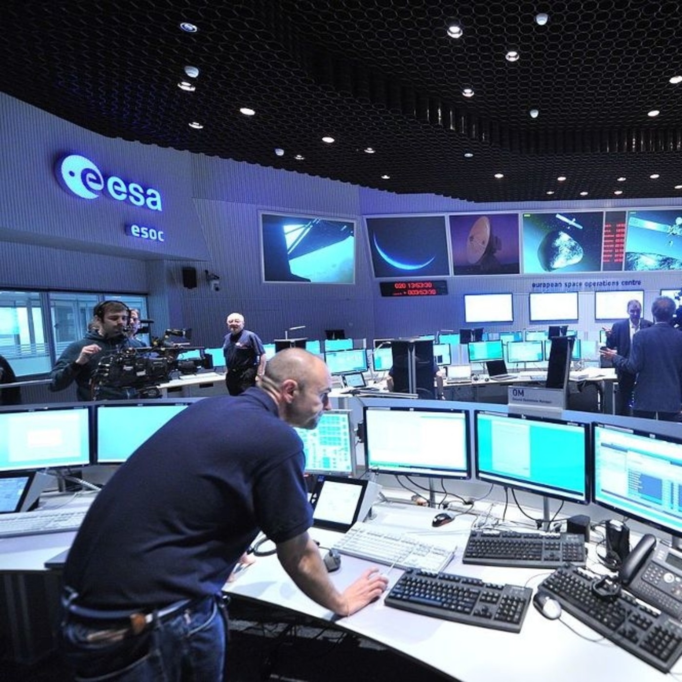 Europa en el Espacio #podcast #documental #universo #astronomia #ciencia episode artwork
