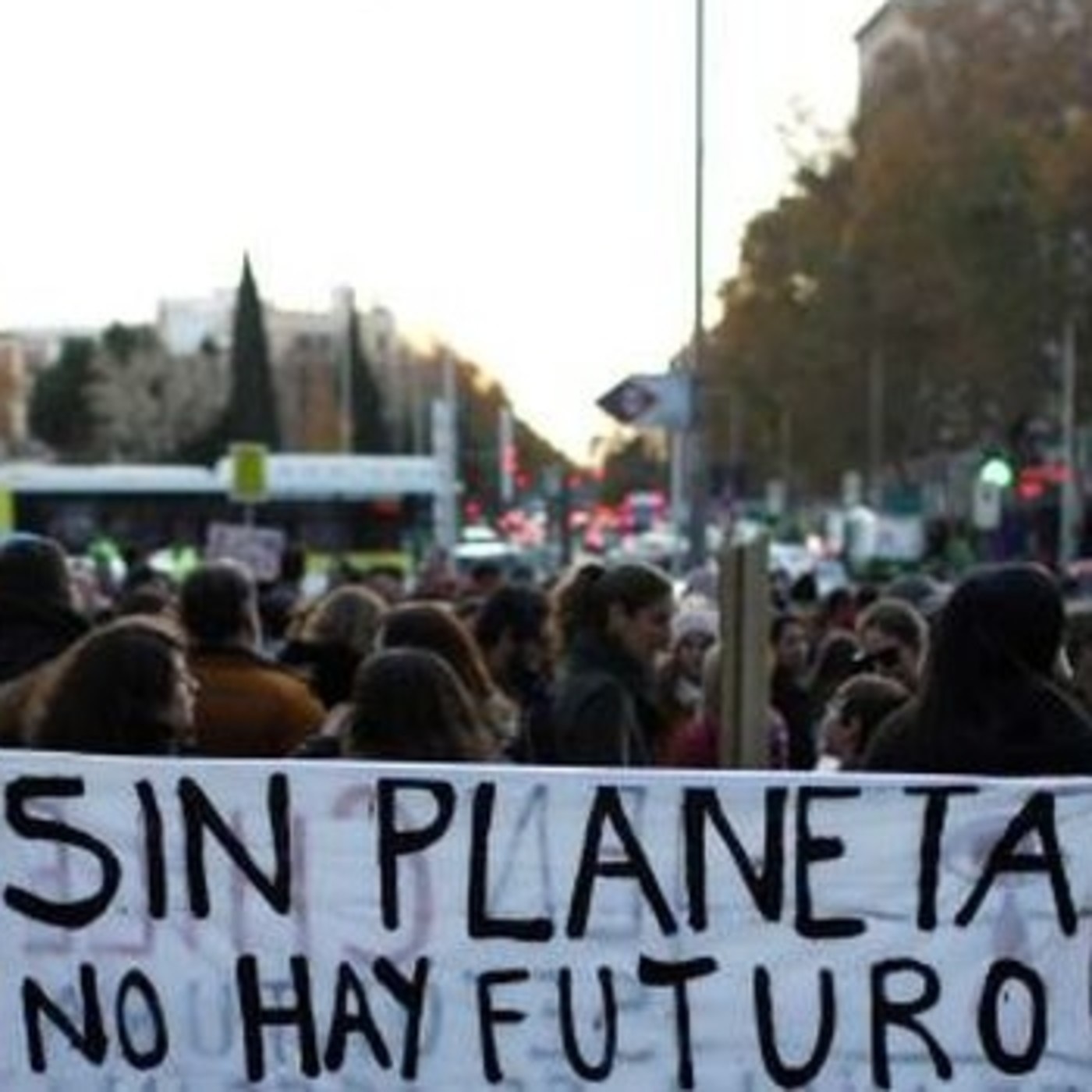 Xavier Caño a sicom.cat:"L'única solució davant l'emergència climàtica és deixar soterrats tot els combustibles fòssils" episode artwork