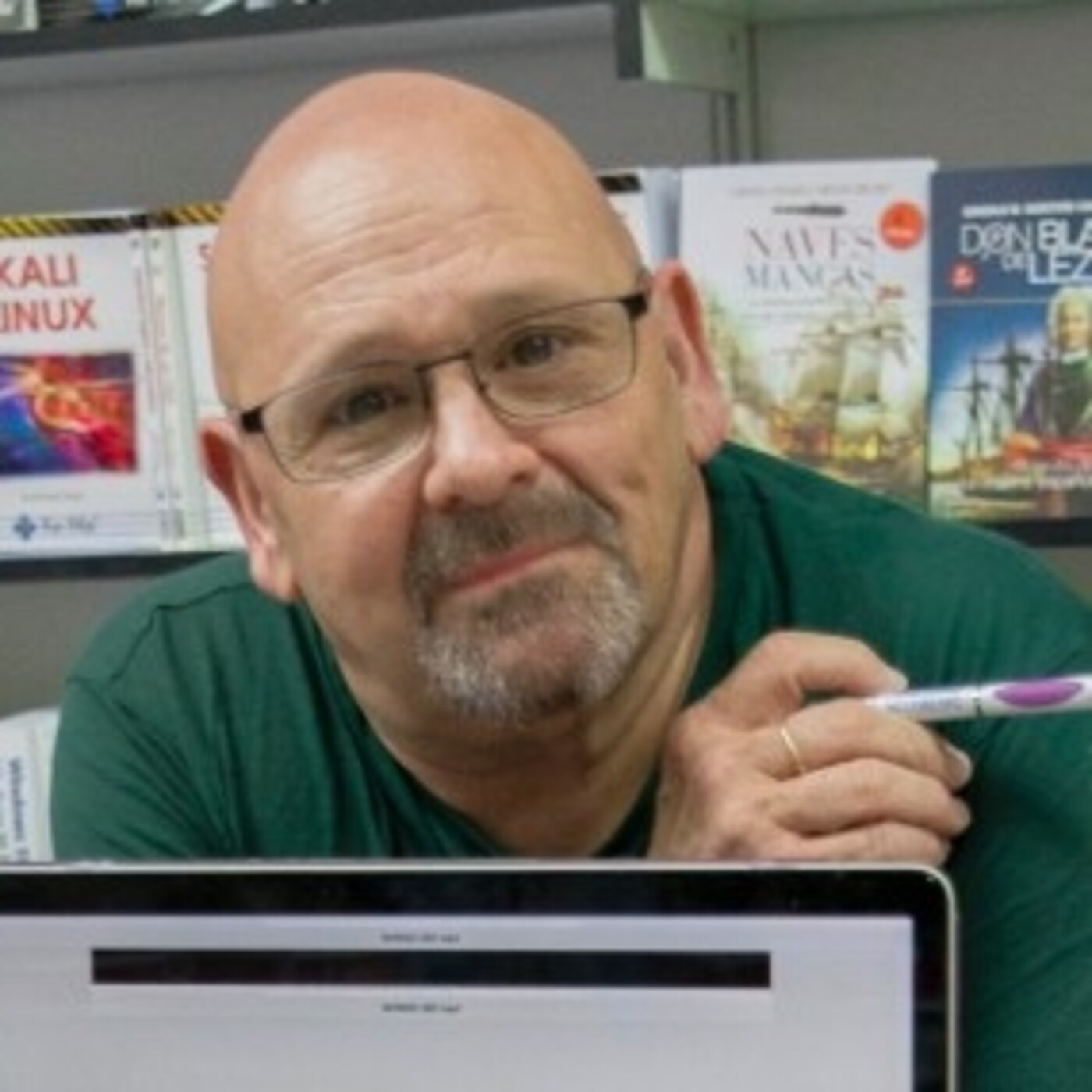 ENTREVISTA | Rodolfo Arévalo, escritor. Autor de El Bosque de Euxido episode artwork