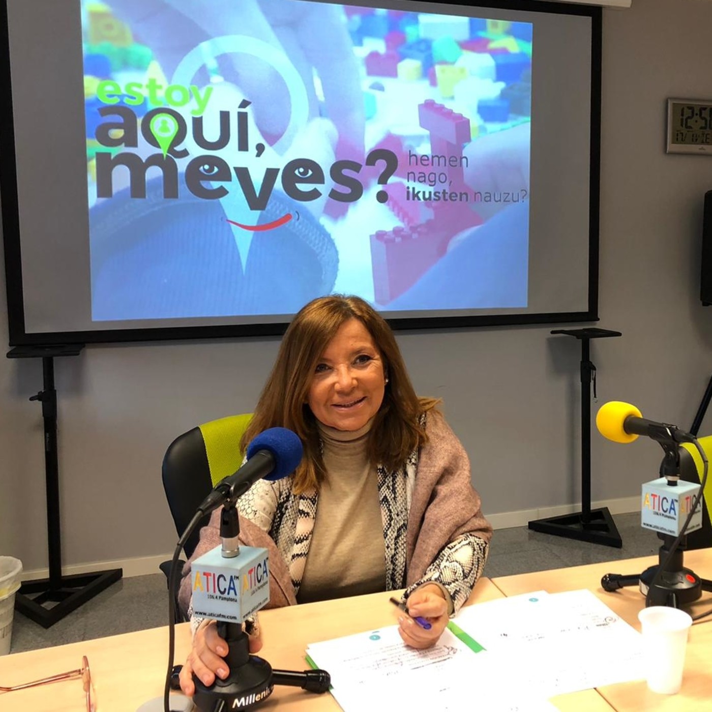 ESTOY AQUÍ, ME VES? hemen nago, ikusten nauzu?