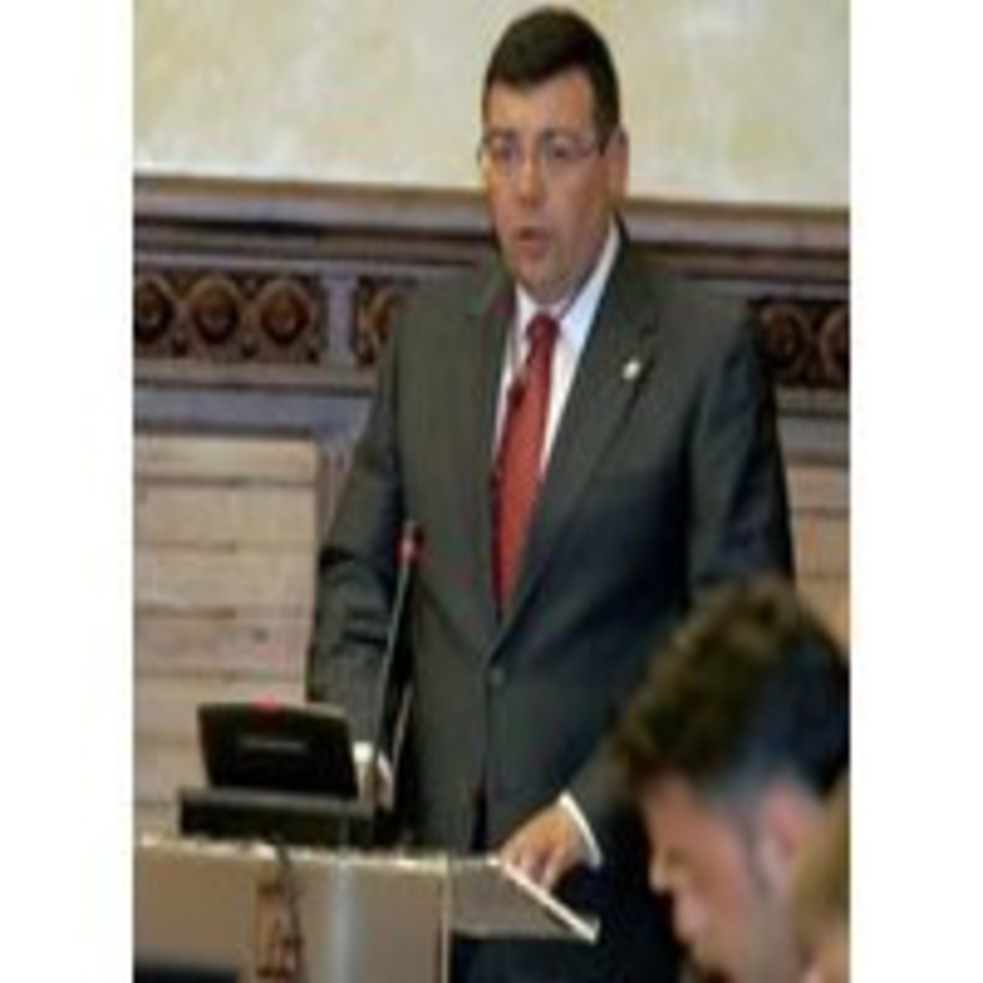 Santiago M. Argüelles pide a Moriyón que deje de mirar atrás