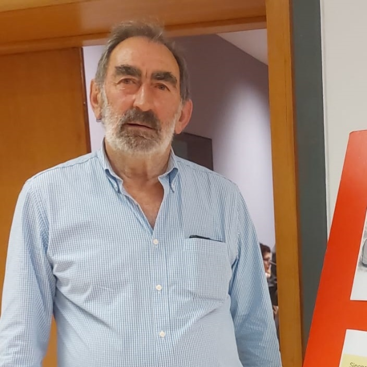 Entrevista a Albino Aláez, quien presentará esta tarde su novela "Juan, un vencejo de alas rotas" episode artwork