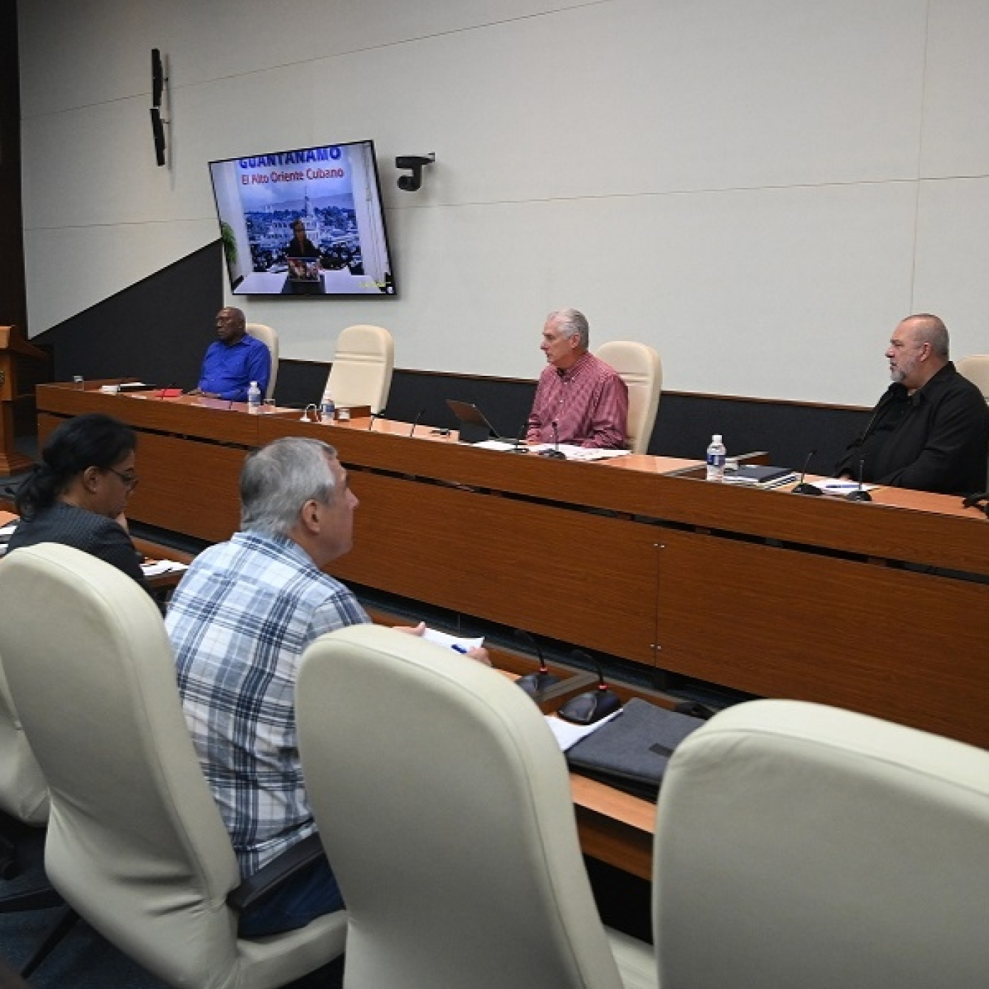 Instan a reforzar control sobre recursos de construcción para damnificados del huracán Melissa