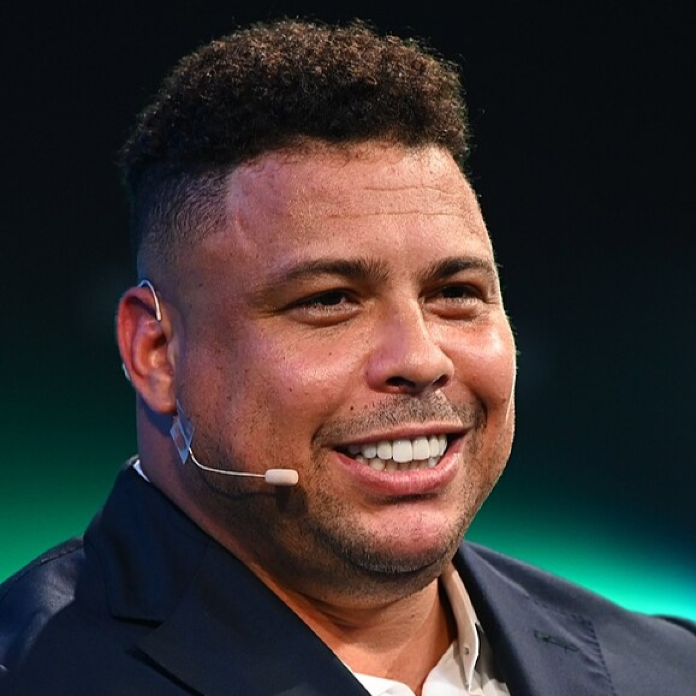 Ronaldo vende el club y finaliza su etapa blanquivioleta episode artwork