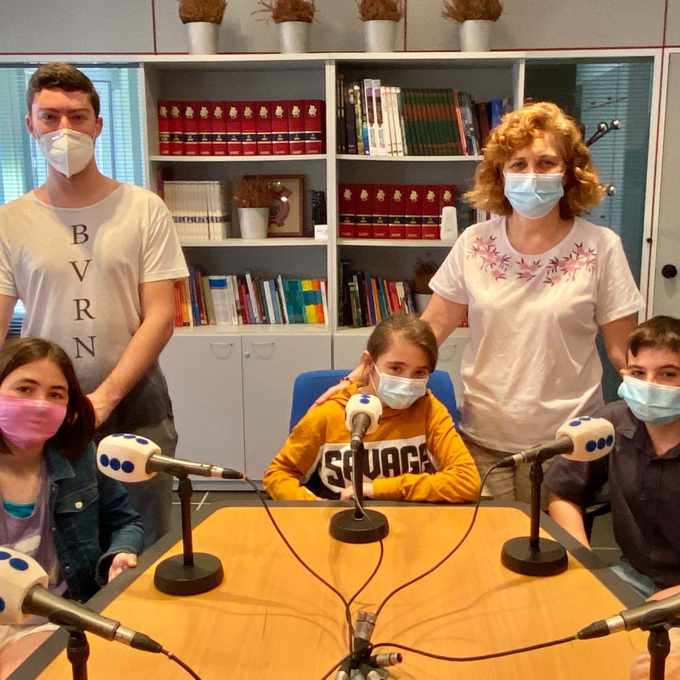 Alumnos de 5º de Primaria y Directora del Colegio Miguel Hernández episode artwork