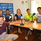 Entrevistando a Javier García. Ibrahim Zeddouk, Mohamed El Mazani y Hakim Lakhal, de El Cambio