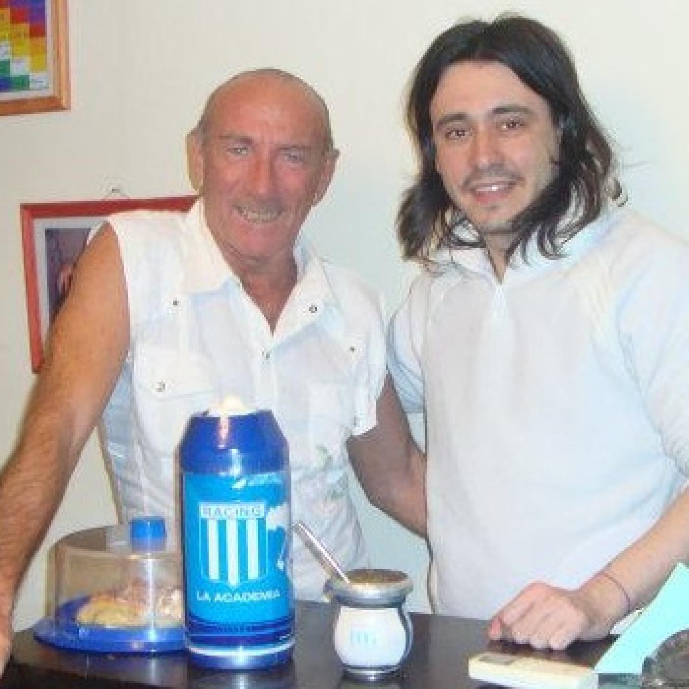 Guillermo Albarado canta