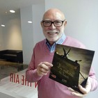 El asesor de FULL, Manolo Gil, habla del alzheimer mediante el libro 'La maleta de l'avi'