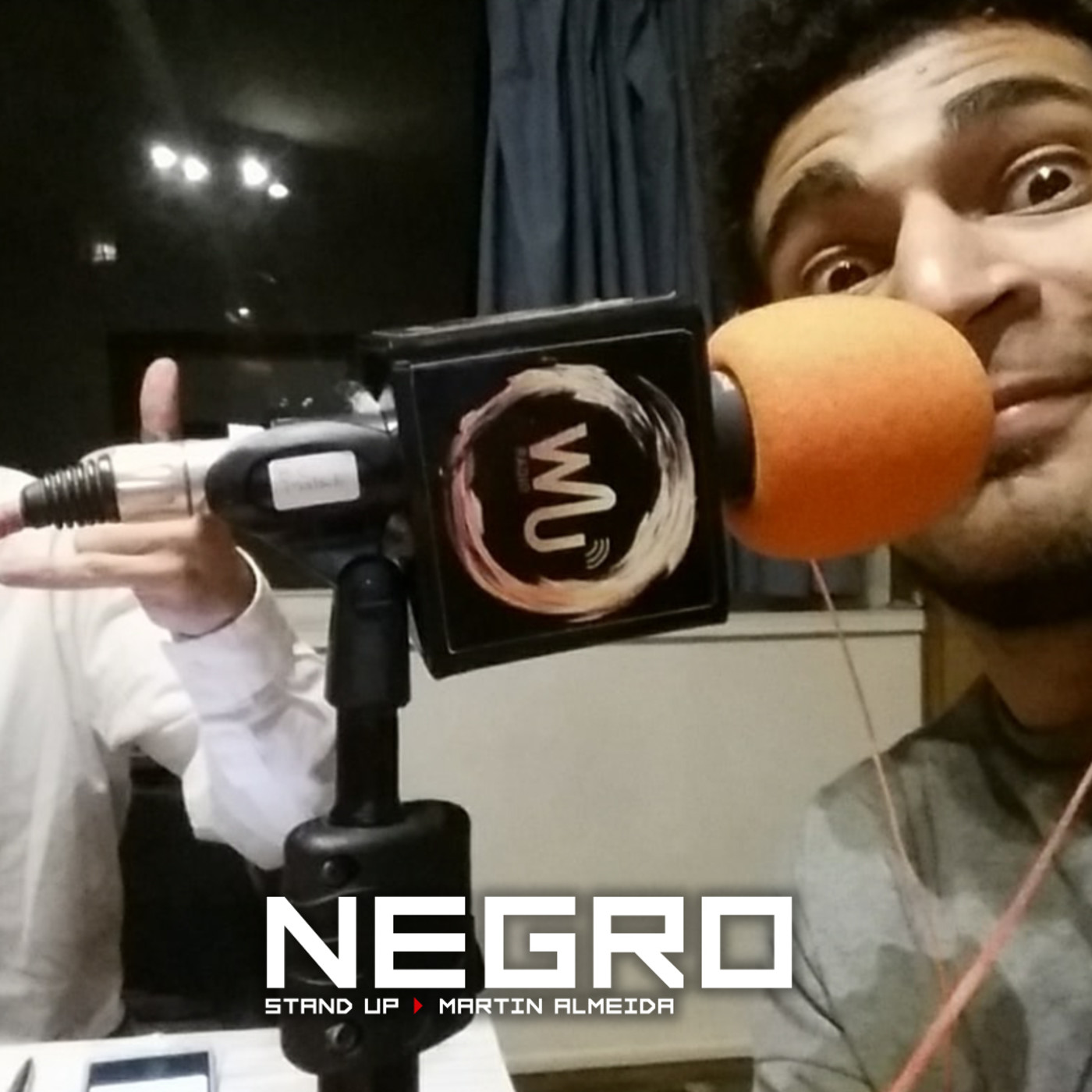 Negro Almeida en Radios