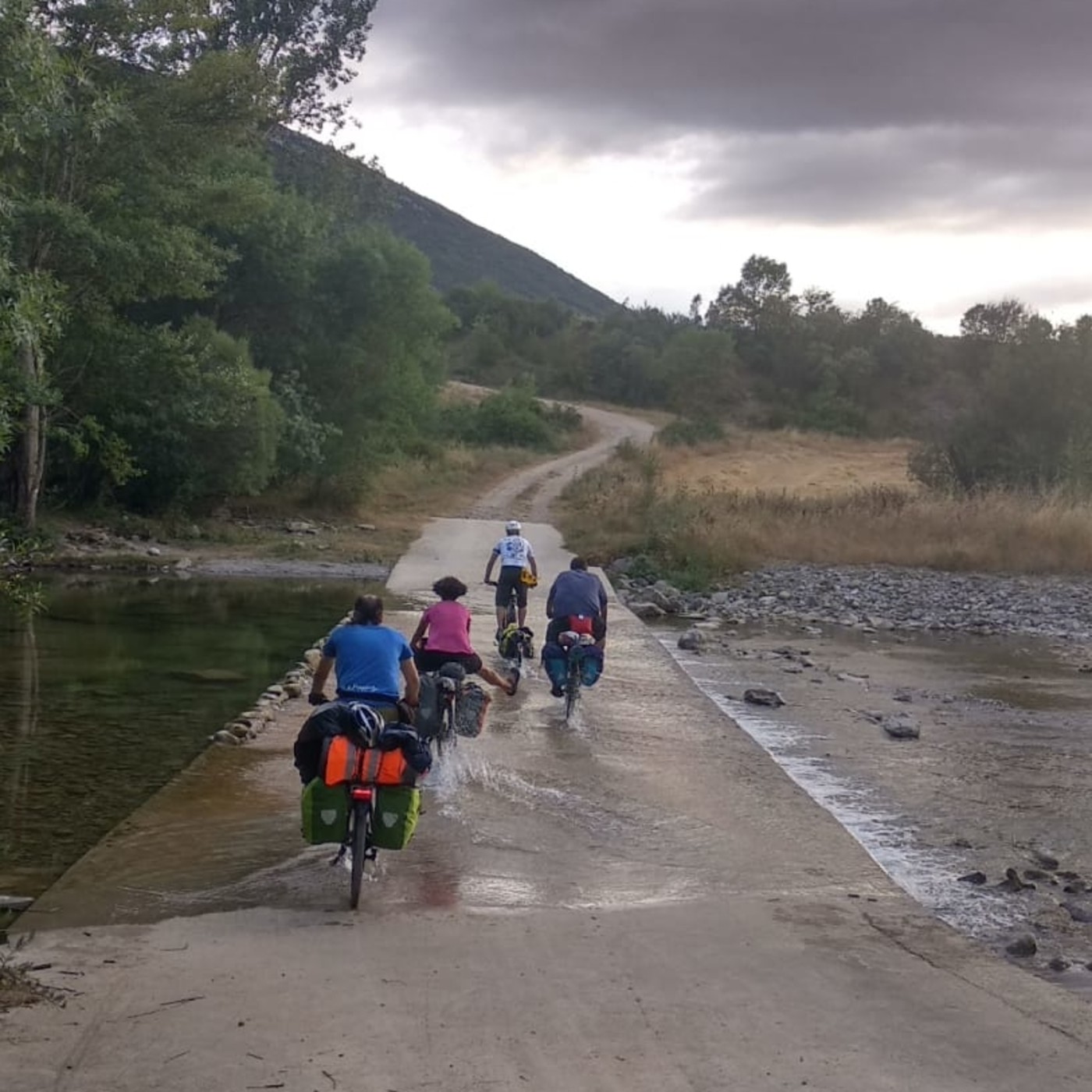 Cerca del río