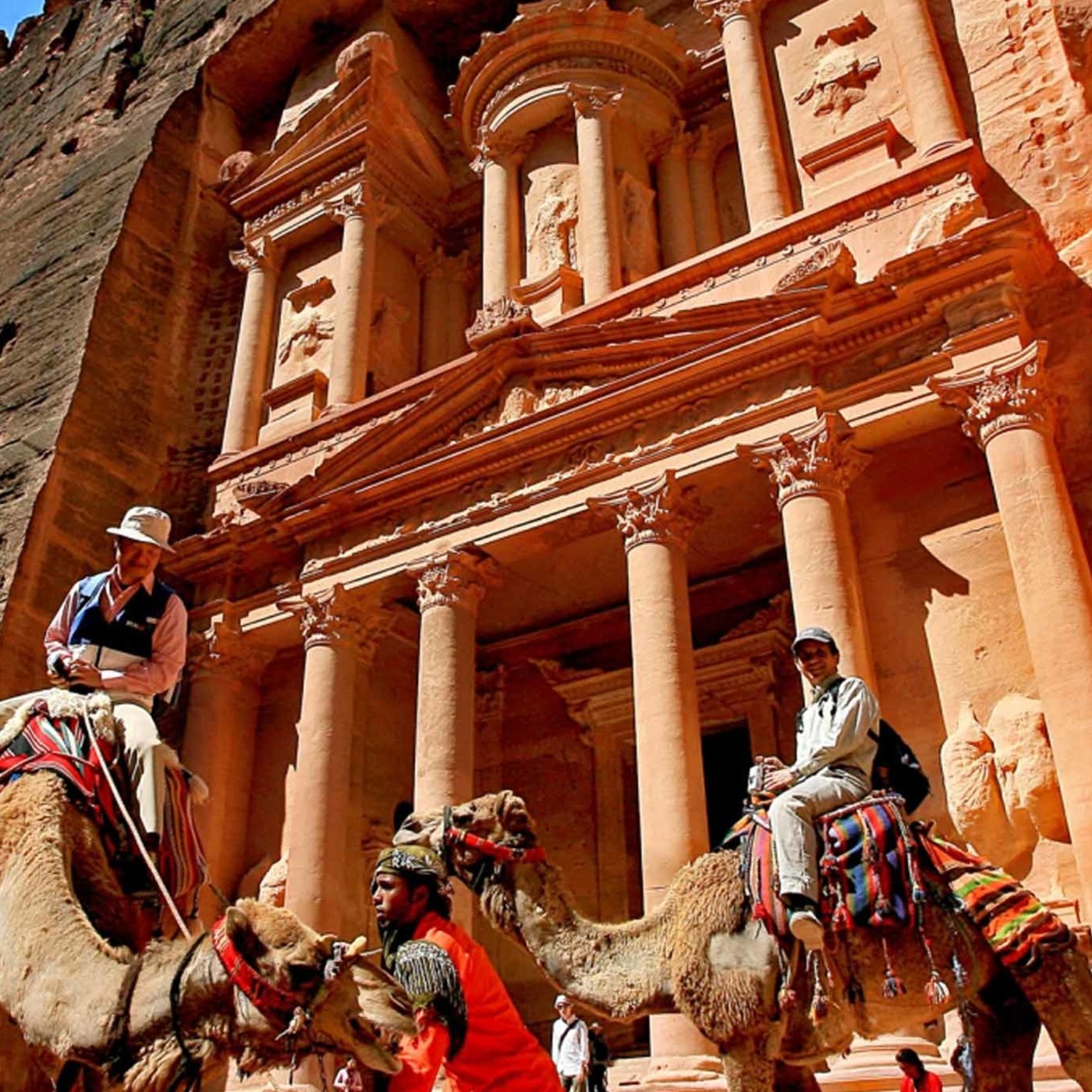 Antes de medianoche 2/32: Petra, la joya perdida en el desierto; Enfermedades relacionadas con las nuevas tecnologías. episode artwork