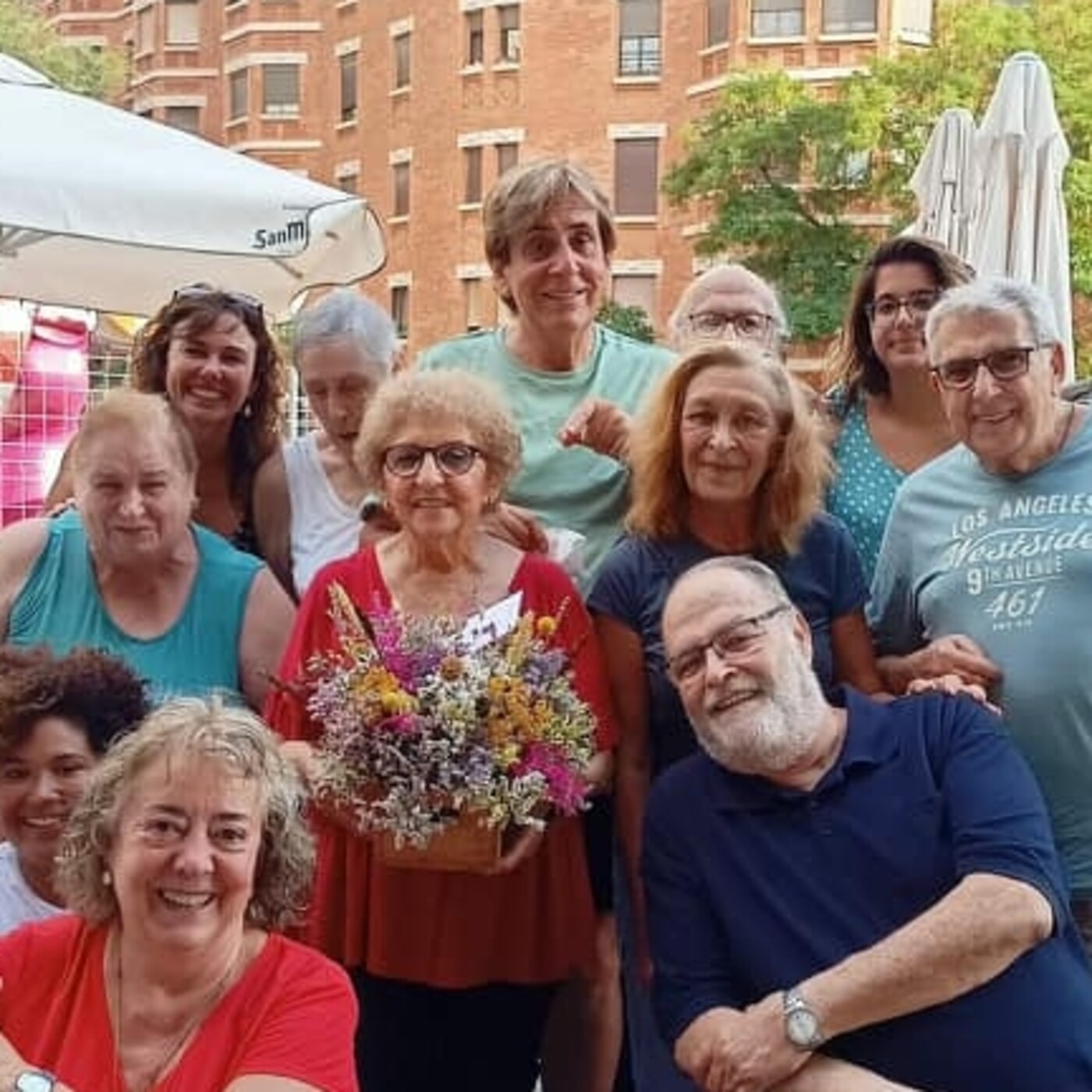 Actividad de radio con personas mayores