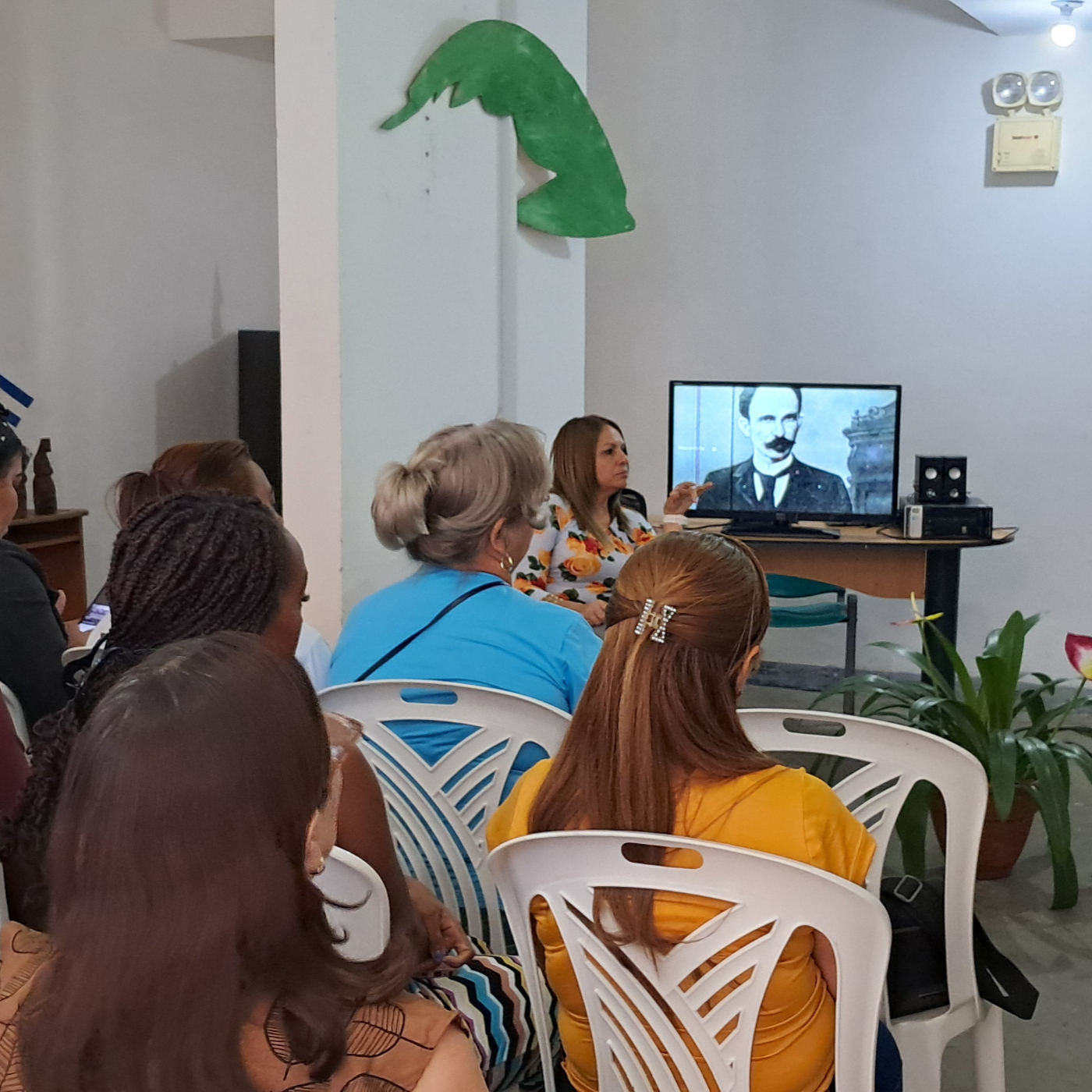 Colaboradores cubanos en Venezuela evocan presencia eterna de José Martí