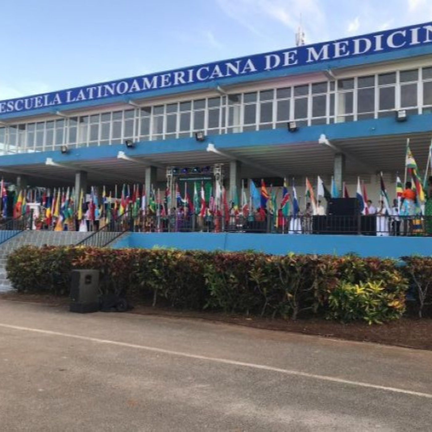 Egresados de la Escuela Latinoamericana de Medicina ratifican solidaridad con Cuba