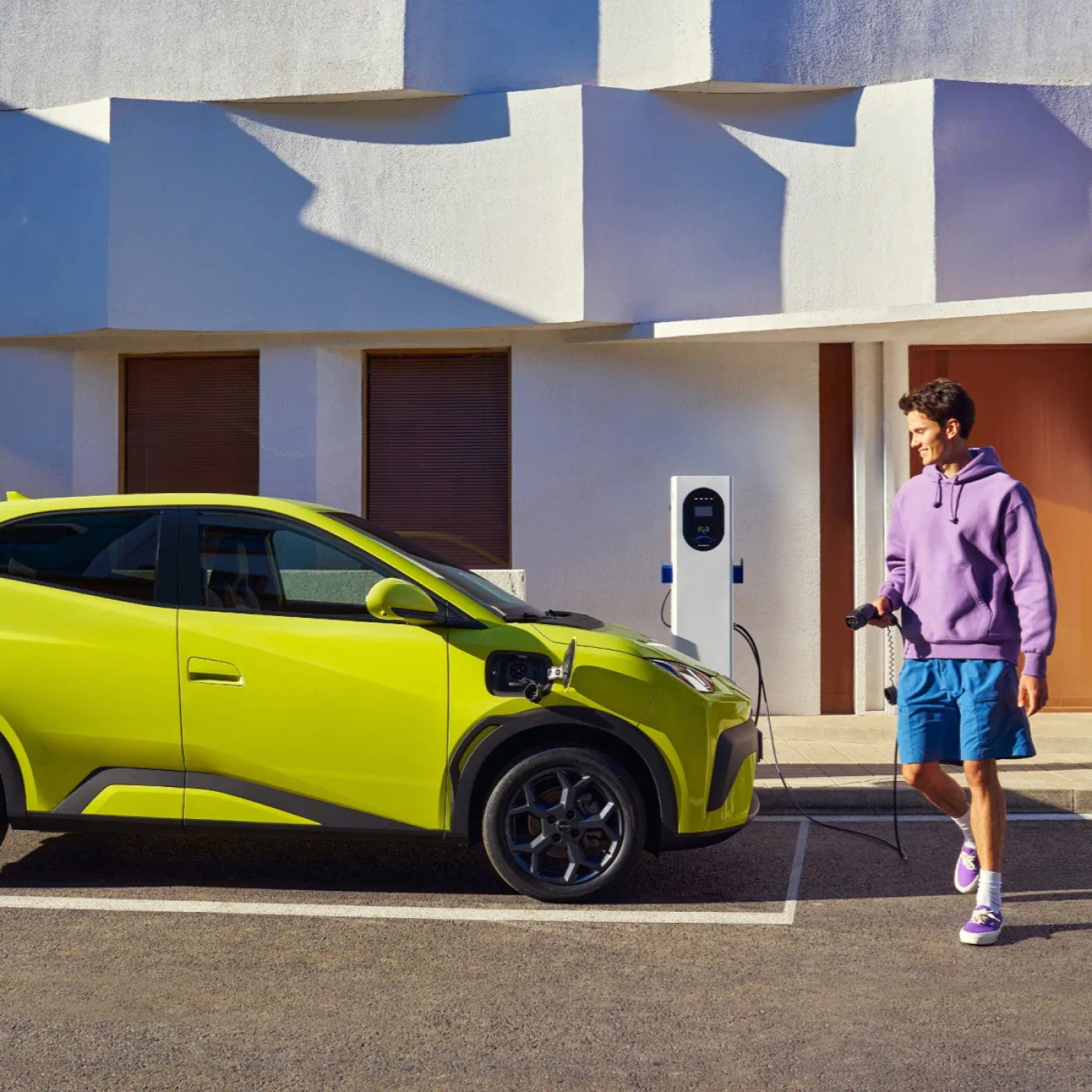Coches Eléctricos, híbridos, térmicos, ¿Cuál sufre más con el calor?