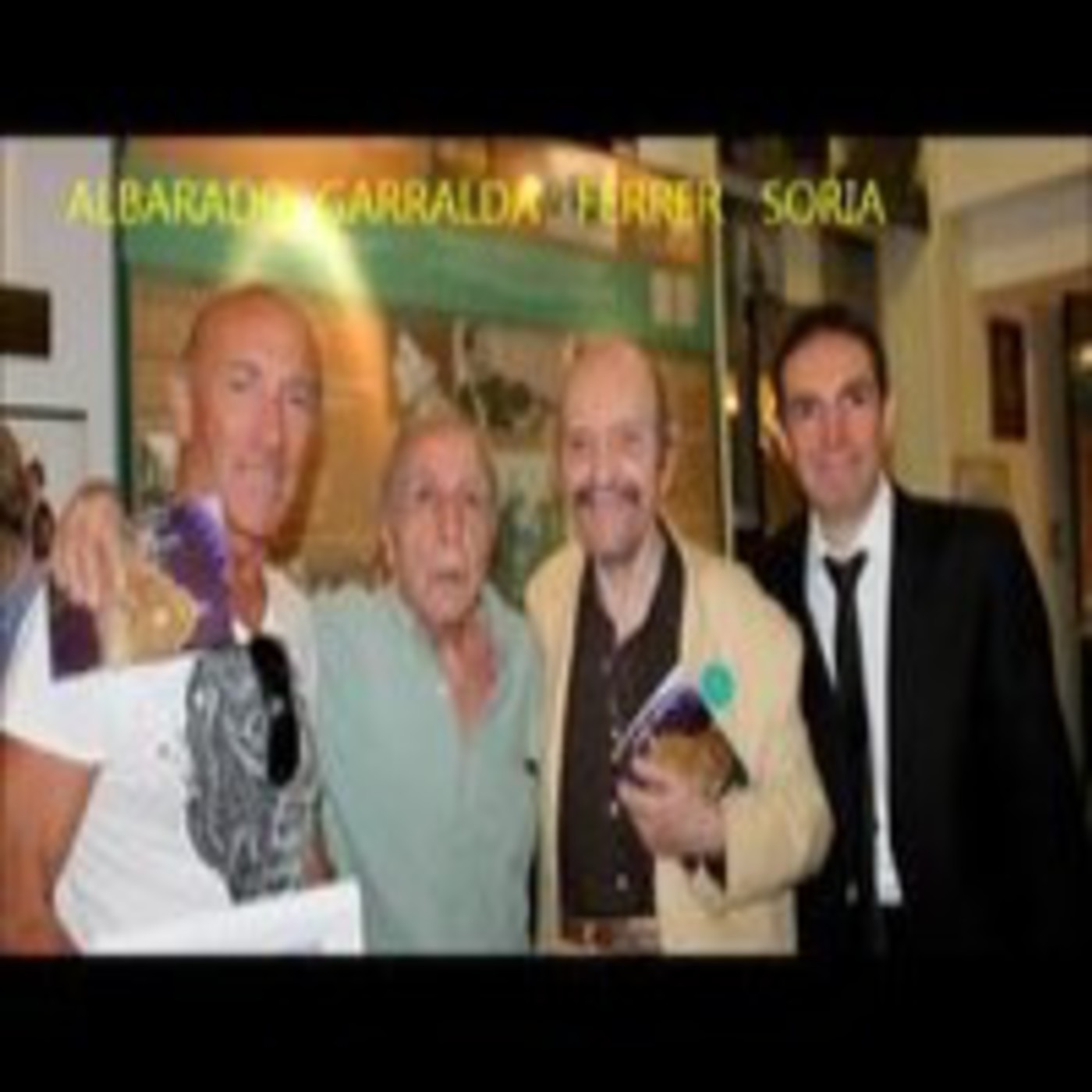 Guillermo Albarado canta