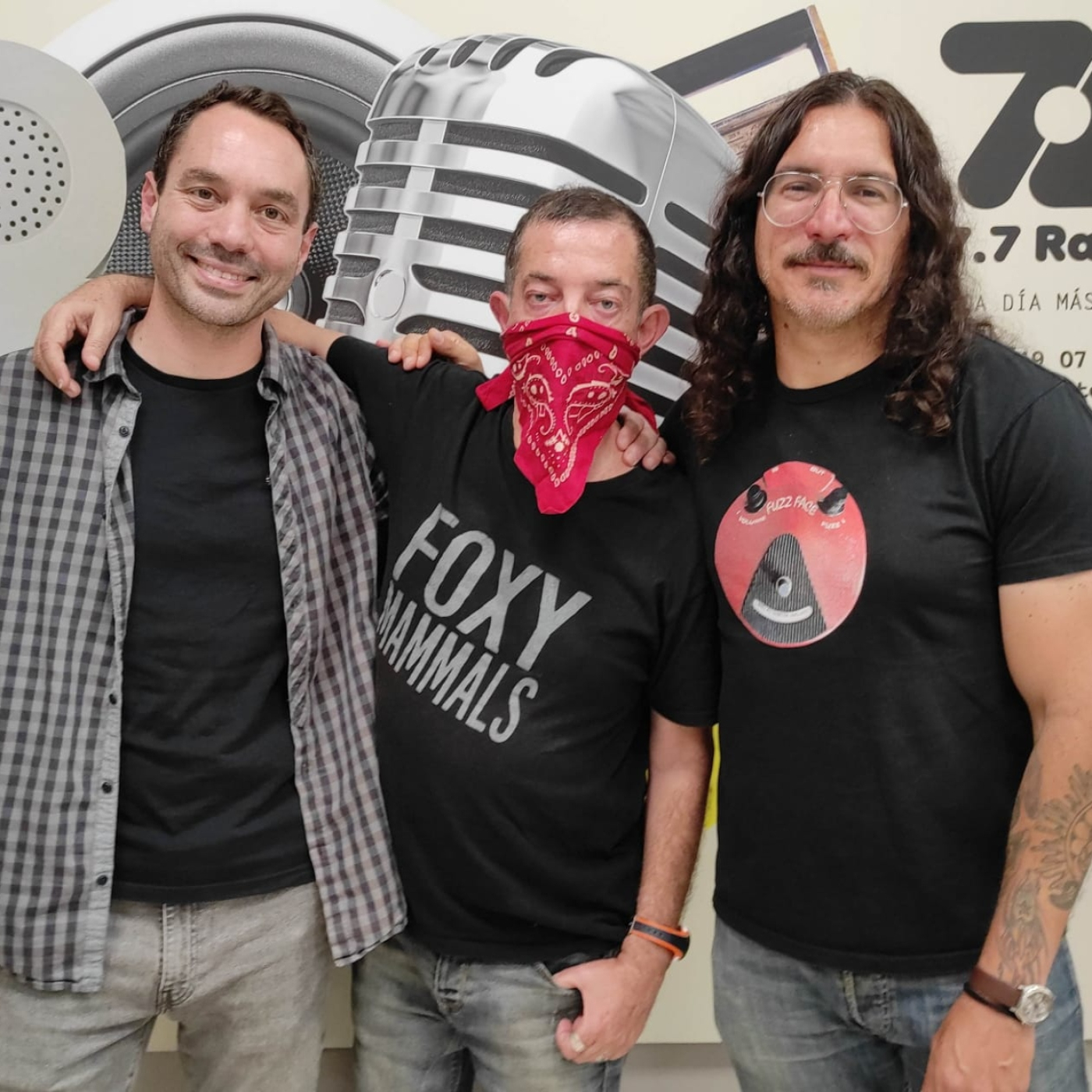 Entrevista a The Chipest Red Wine En Bandeja de Plata 06-05-25 episode artwork