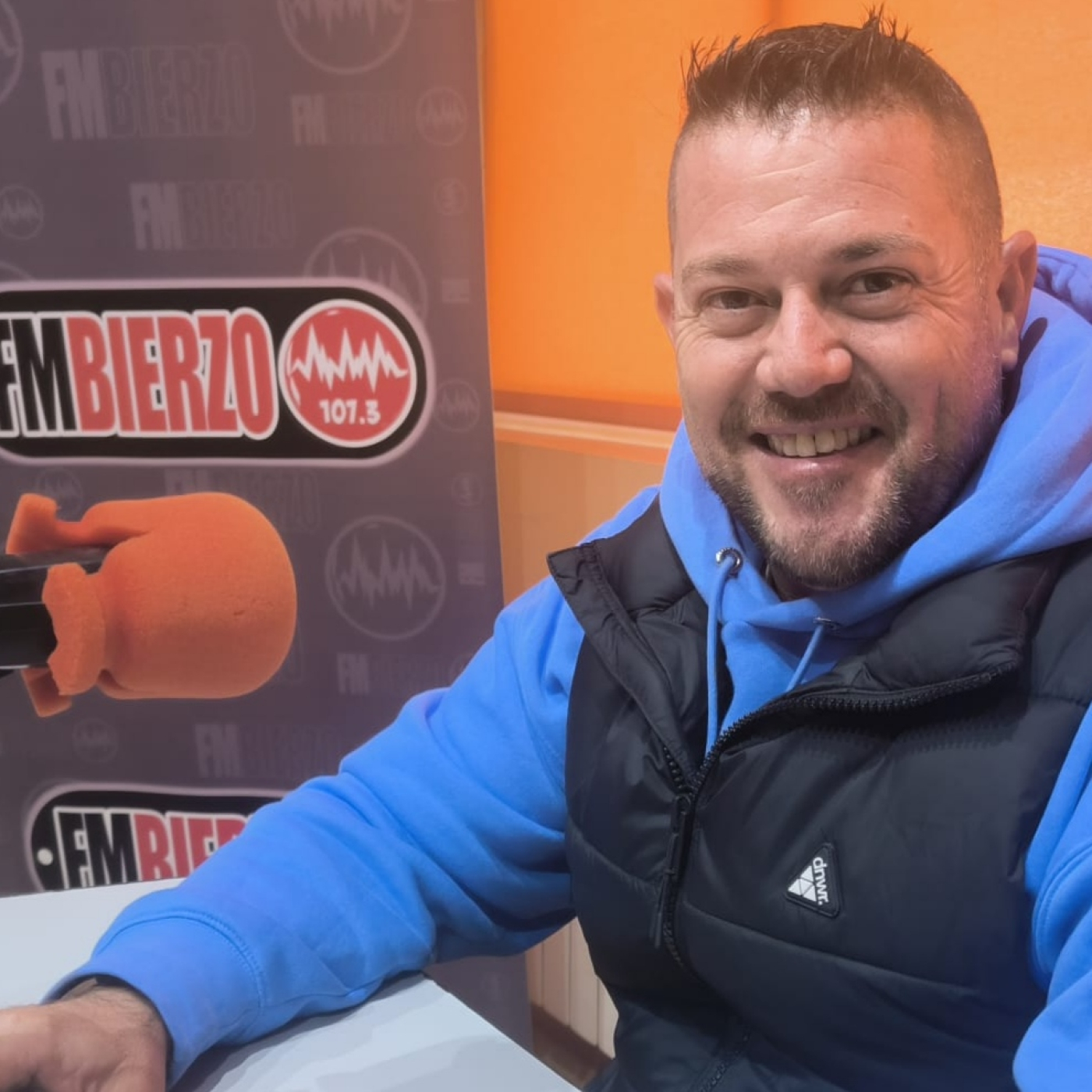 Carlos Fernández es el actual subcampeón de España de rallycross y por tal motivo se pasó esta mañana por la radio