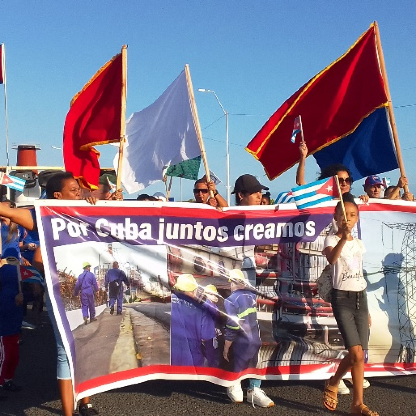 Protagonizó Cienfuegos impresionante desfile del pueblo este 1ro de Mayo.