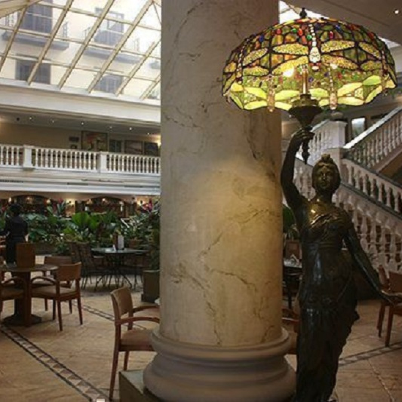 Nuevas estrategias en hotel Parque Central para incrementar ingresos episode artwork
