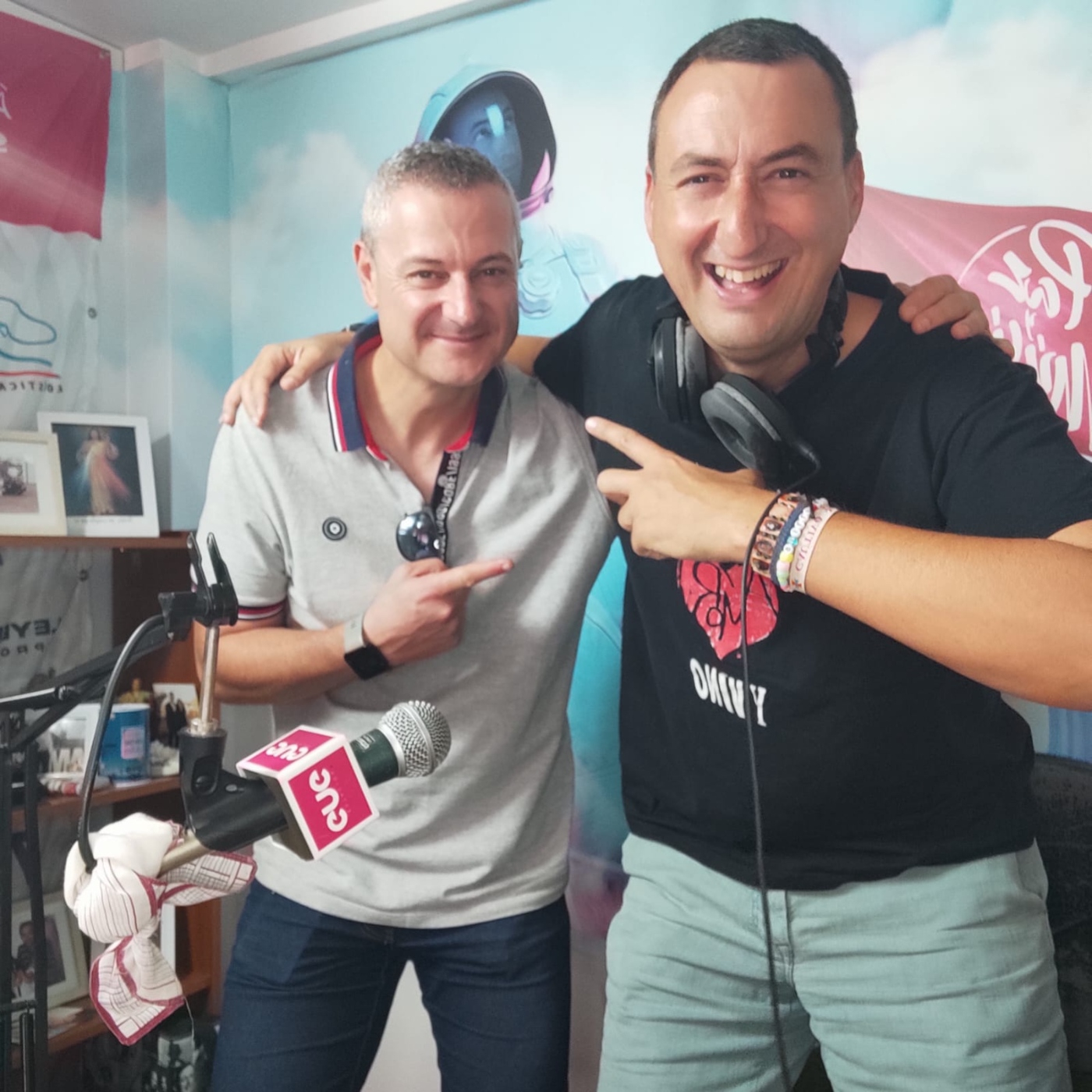 Programa repleta de éxitos musicales, buena compañia con David Ponce, bromas y la alegría habitual que nos contagiais episode artwork