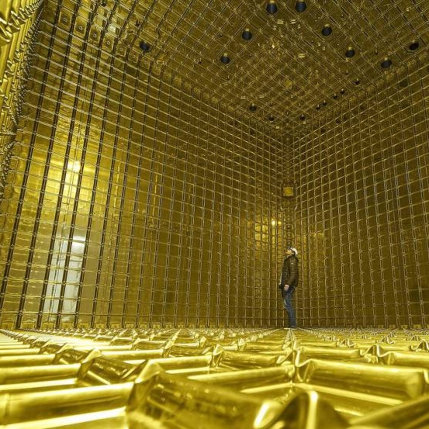 247 - Rep. ¿De Qué Está Hecho Todo lo Conocido? Y los Misterios de los Neutrinos: los Mensajeros del Cosmos - Episodio exclusivo para mecenas