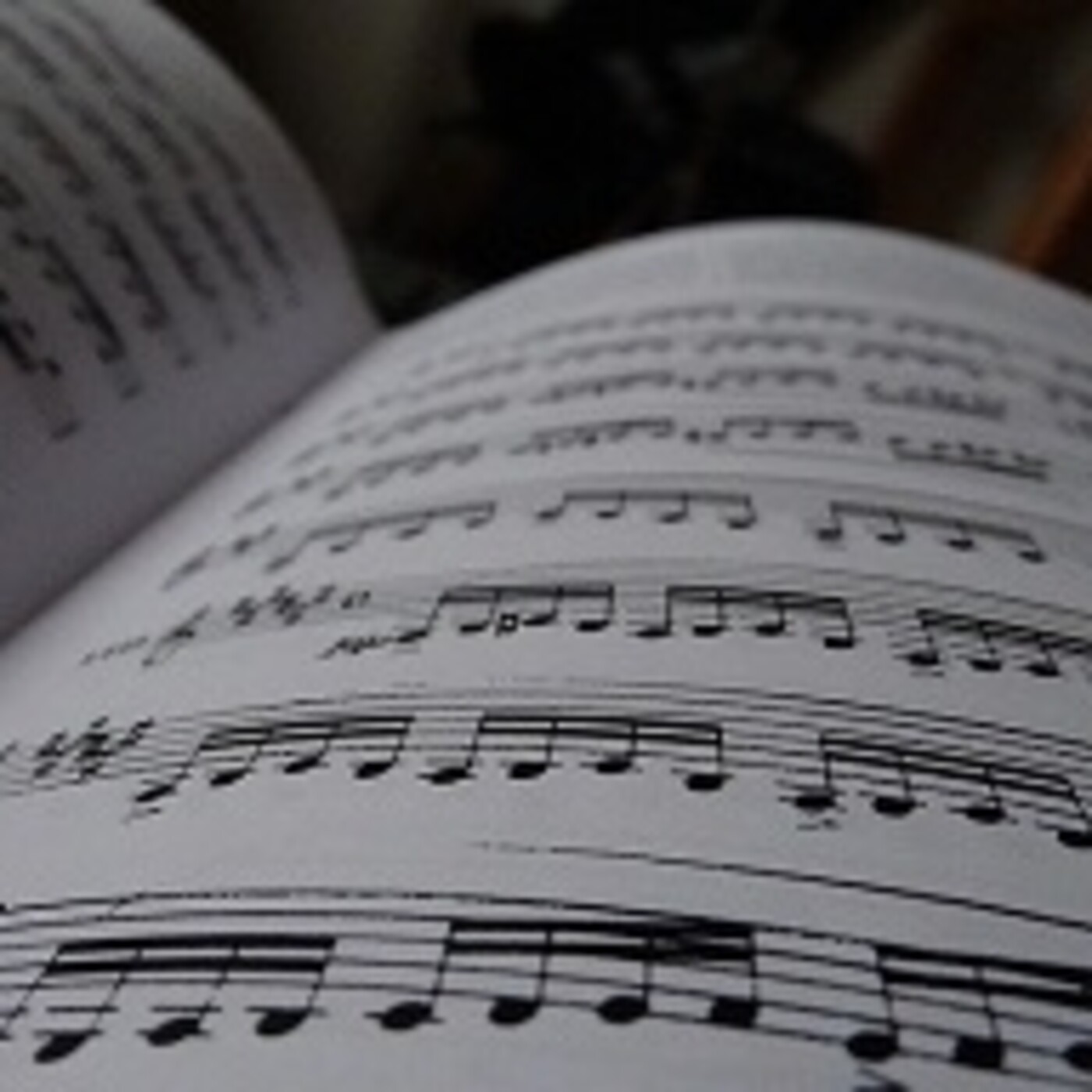 ENTRE ARPEGIOS Y NOTAS