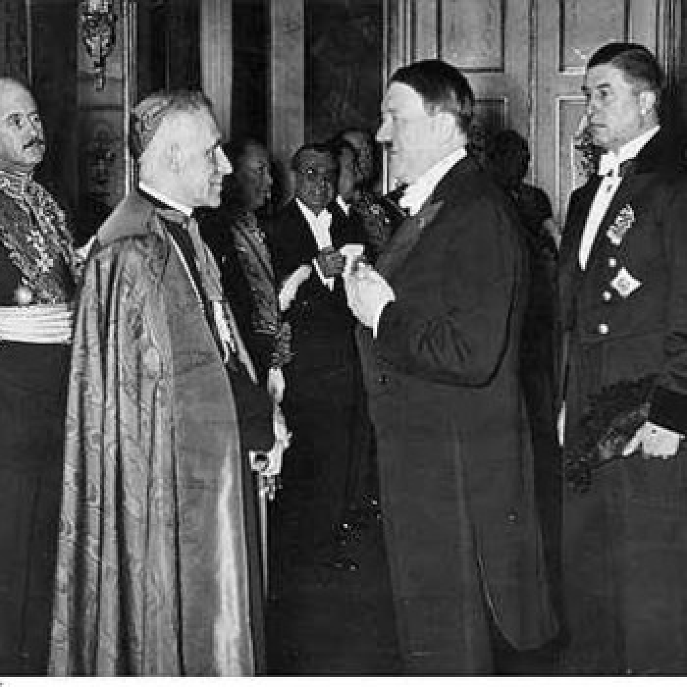 Los archivos secretos del Vaticano ¿fue Pío XII cómplice o adversario del Führer?