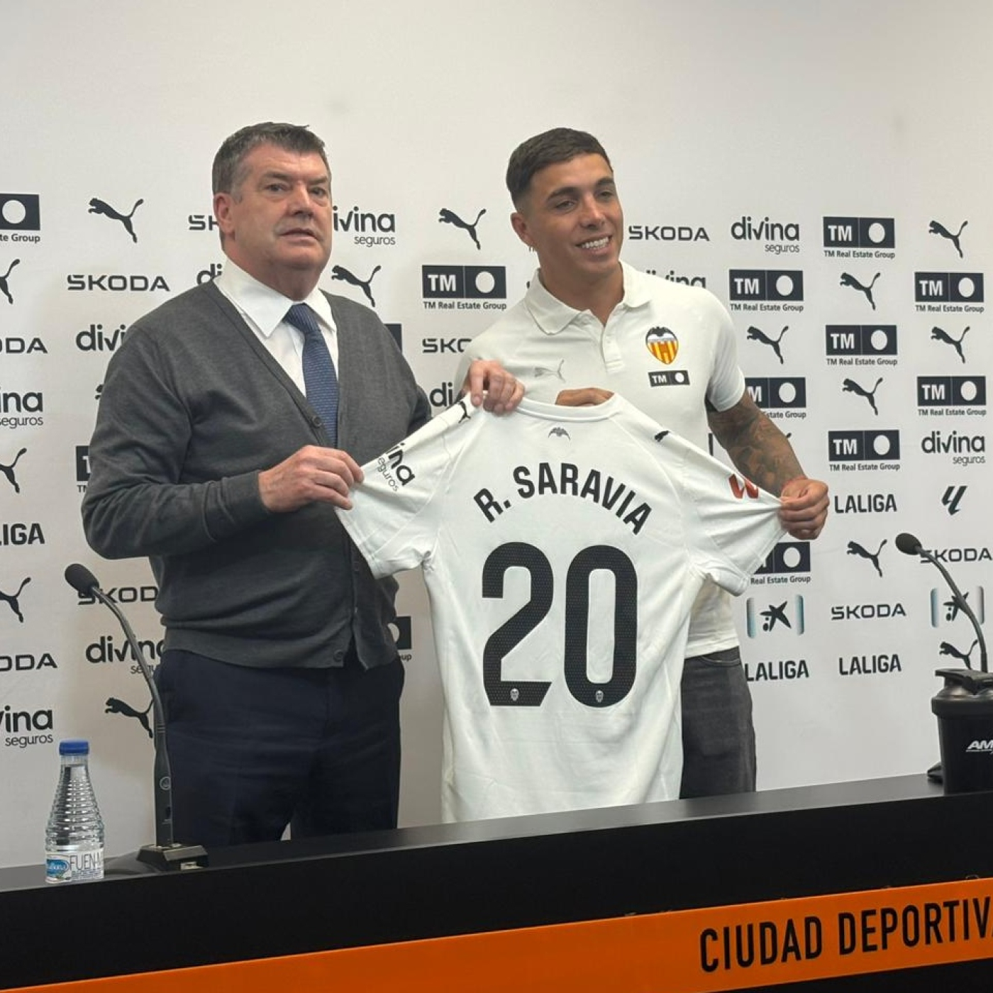 Rueda de prensa presentación Renzo Saravia