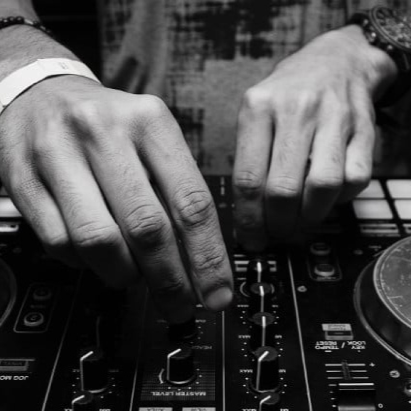 Éxitos Reggaeton Mezclados con música de Navidad episode artwork
